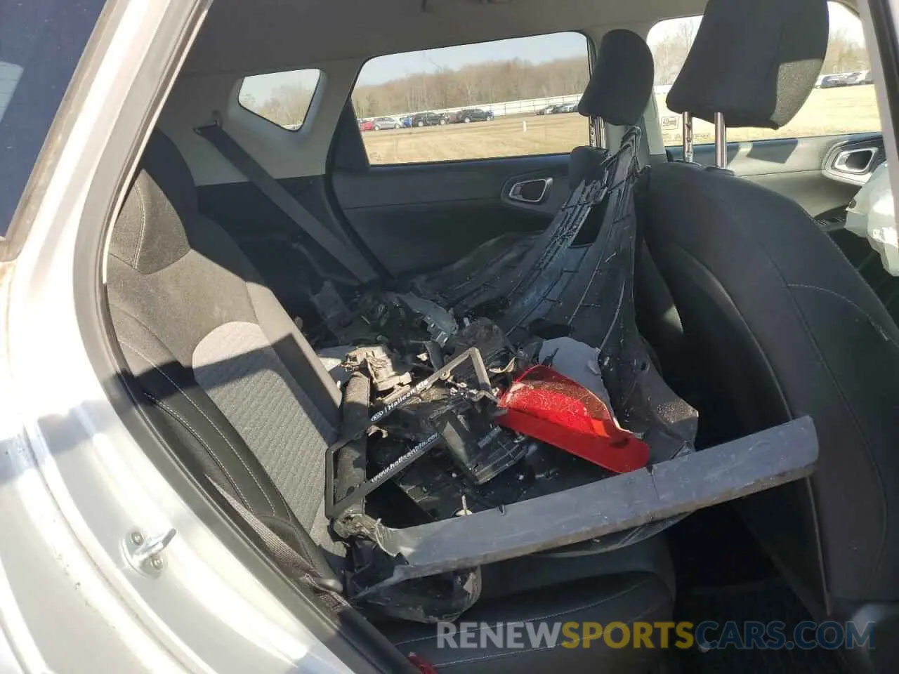 11 fotografías del automóvil dañado KNDJ23AU7L7010179 KIA SOUL 2020