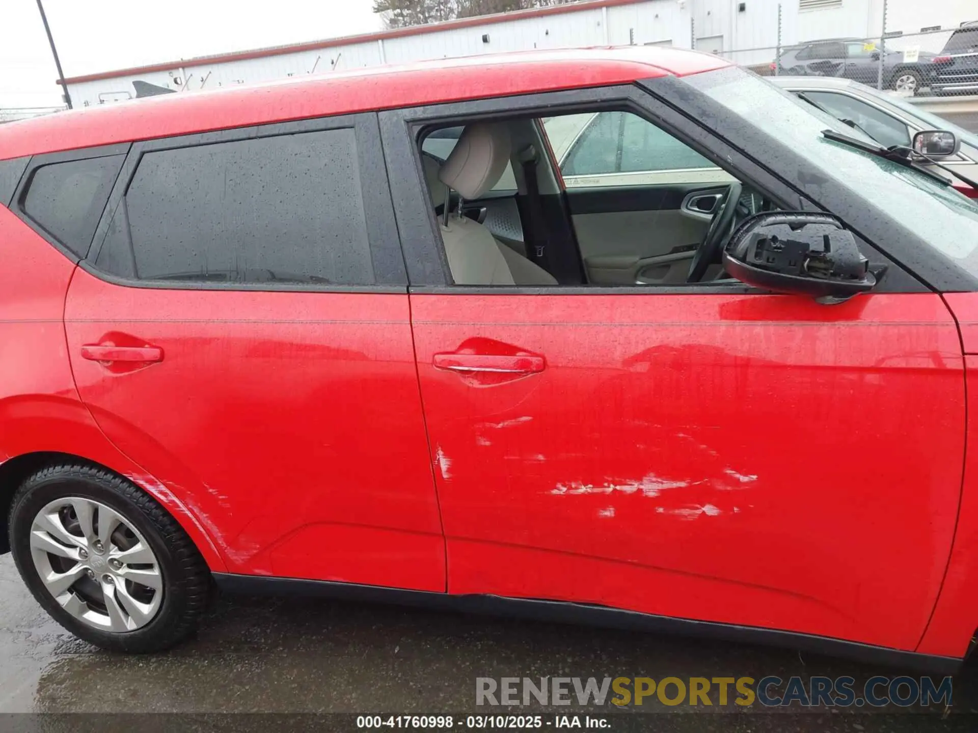 13 fotografías del automóvil dañado KNDJ23AU7L7016175 KIA SOUL 2020