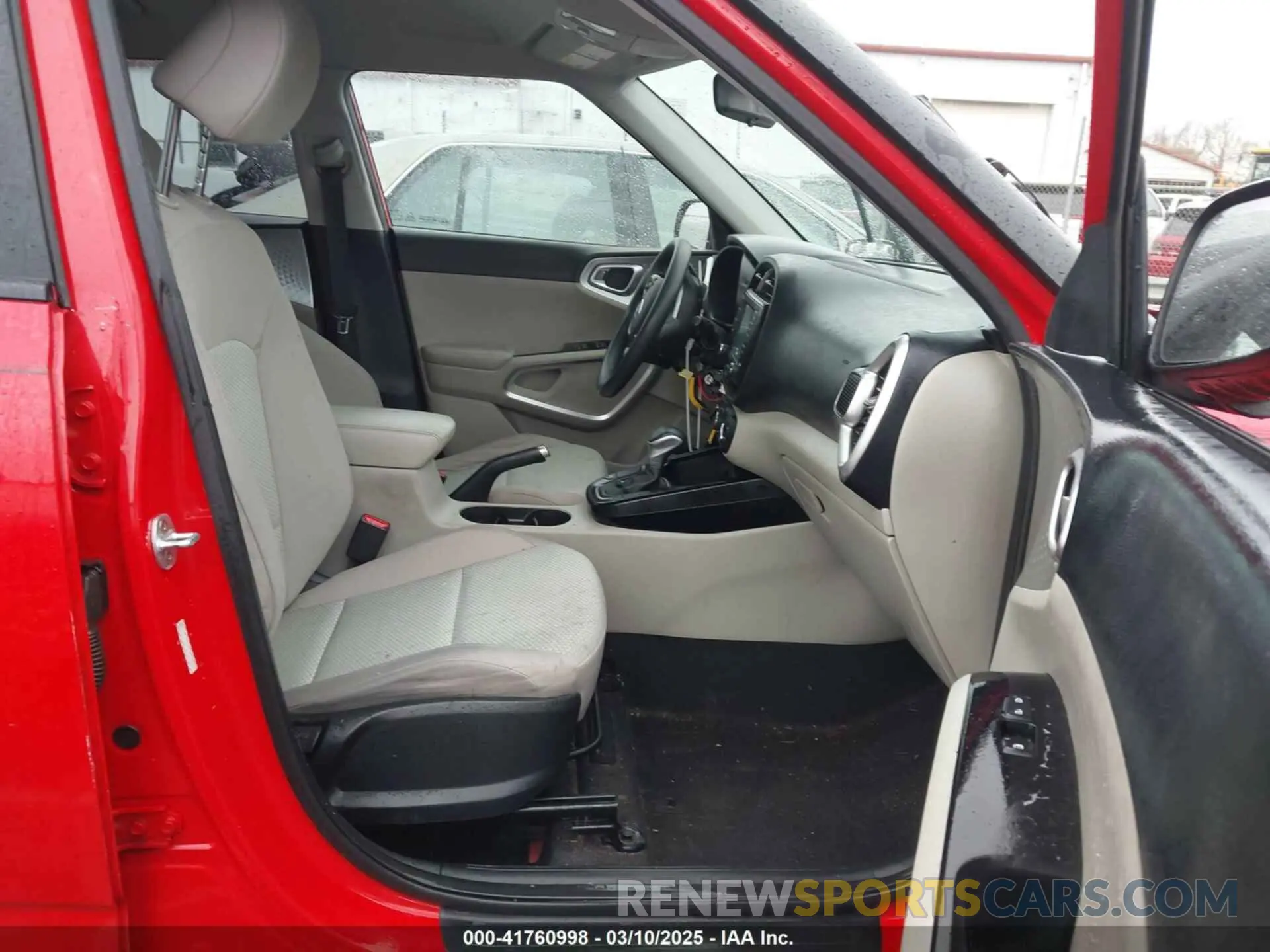 5 fotografías del automóvil dañado KNDJ23AU7L7016175 KIA SOUL 2020
