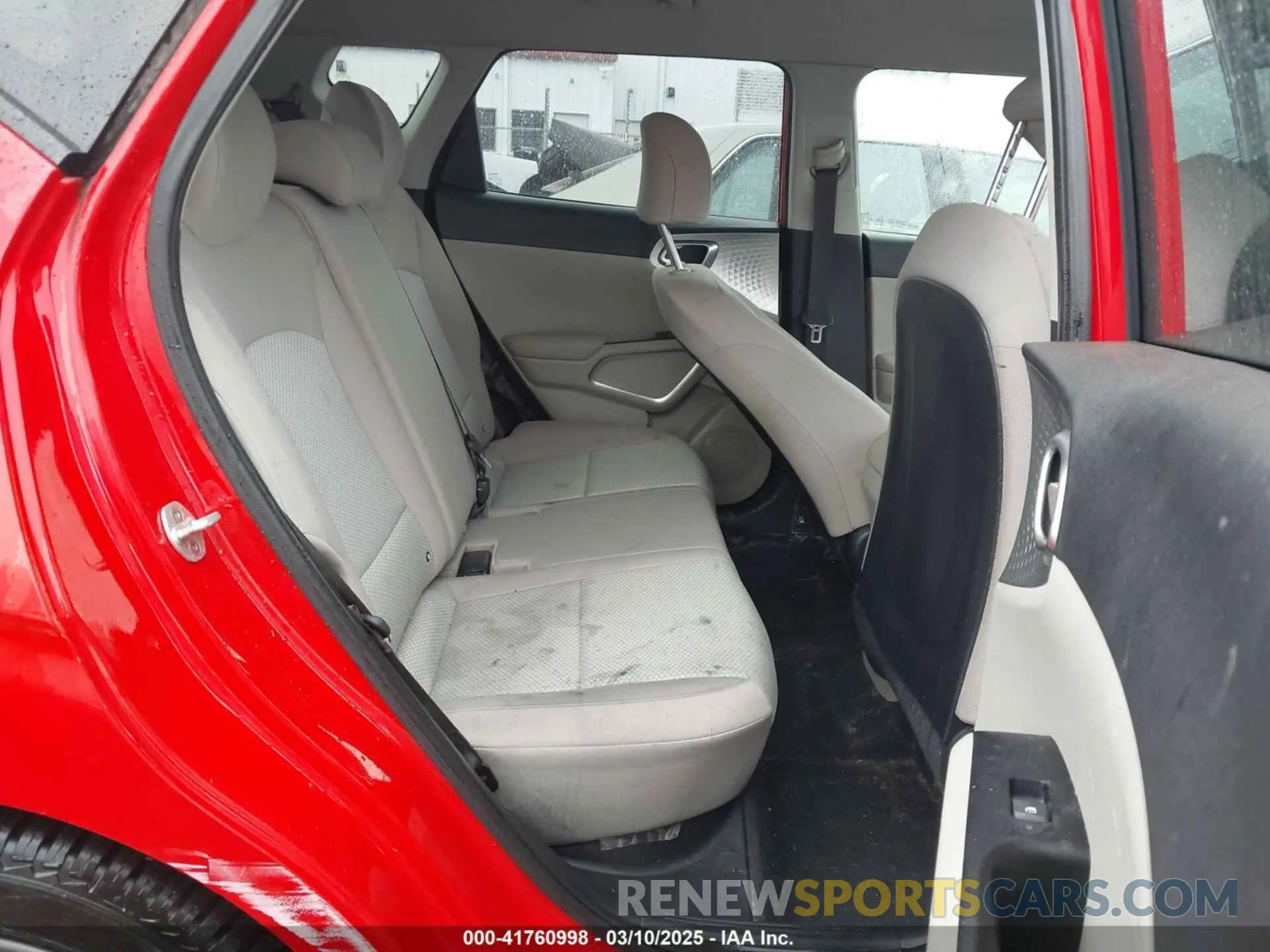 8 fotografías del automóvil dañado KNDJ23AU7L7016175 KIA SOUL 2020