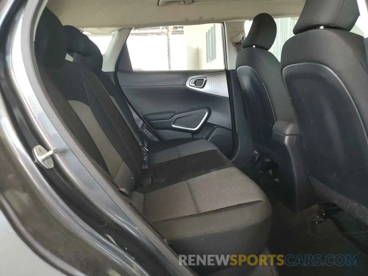 11 fotografías del automóvil dañado KNDJ23AU7L7035938 KIA SOUL 2020