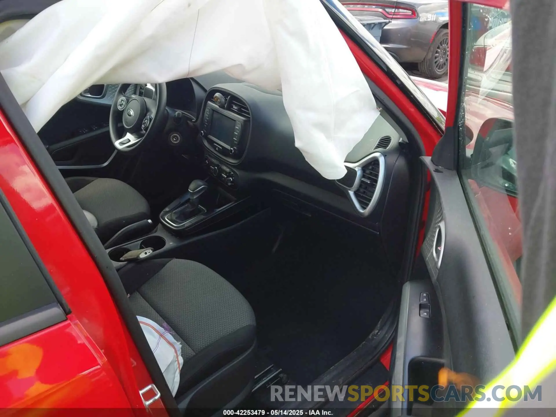 5 fotografías del automóvil dañado KNDJ23AU7L7041206 KIA SOUL 2020