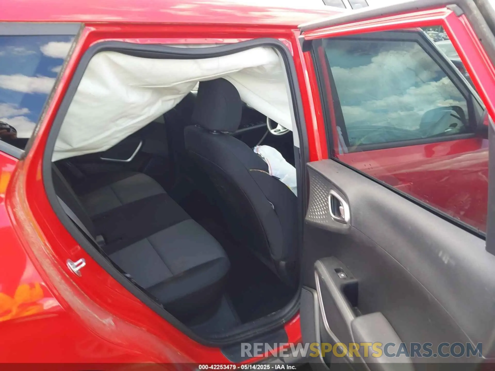 8 fotografías del automóvil dañado KNDJ23AU7L7041206 KIA SOUL 2020