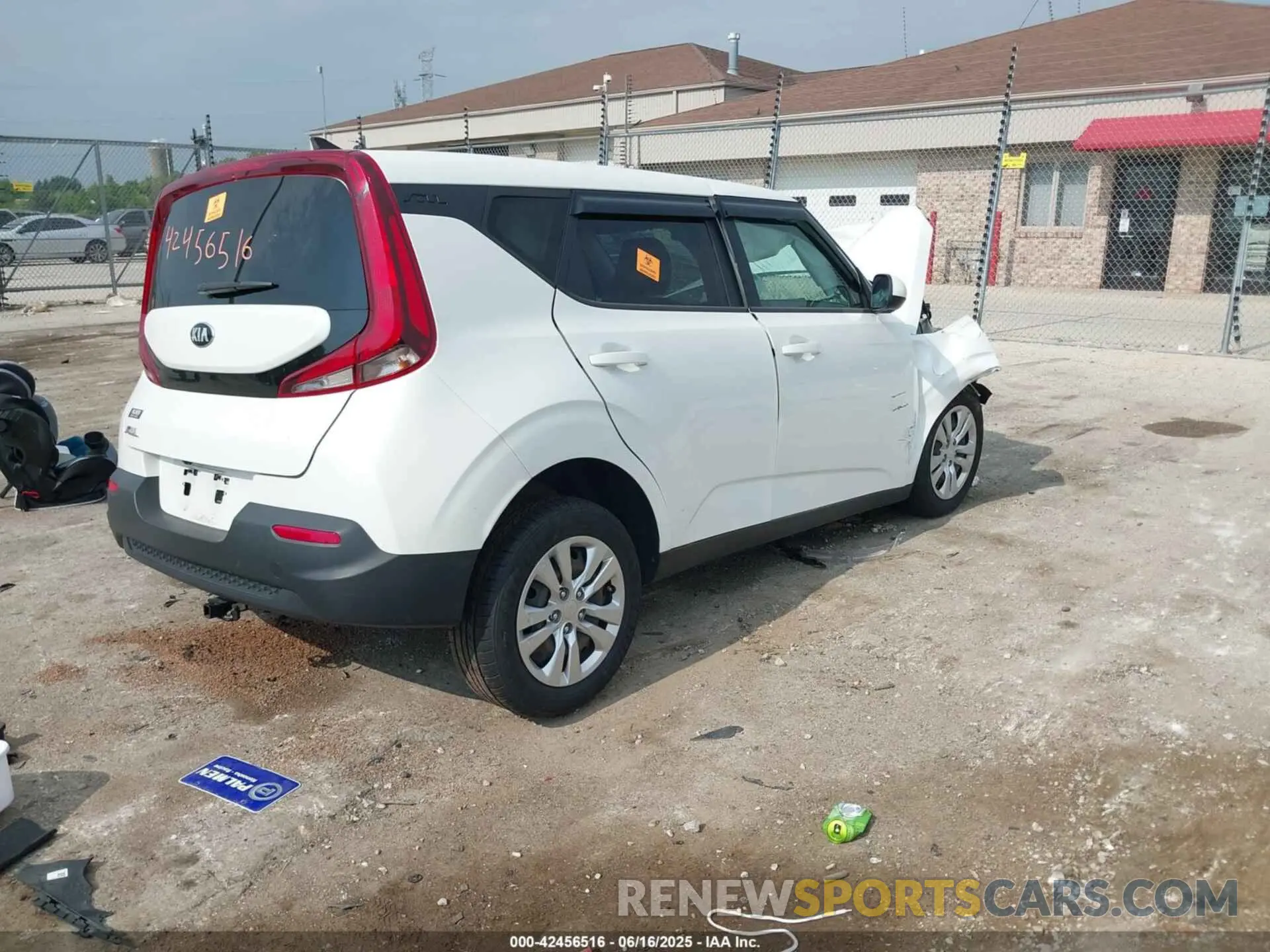 4 fotografías del automóvil dañado KNDJ23AU7L7057700 KIA SOUL 2020
