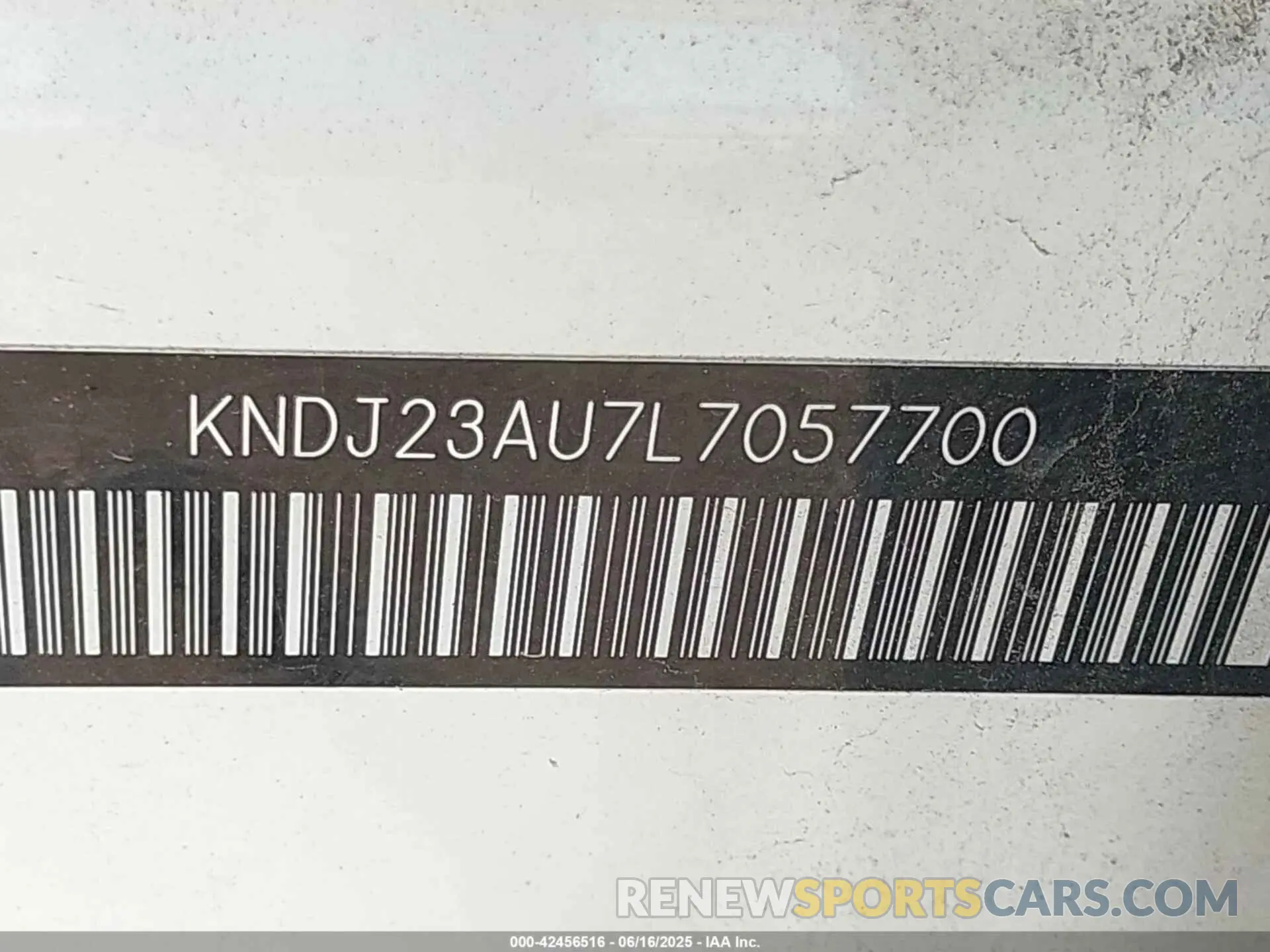 9 fotografías del automóvil dañado KNDJ23AU7L7057700 KIA SOUL 2020