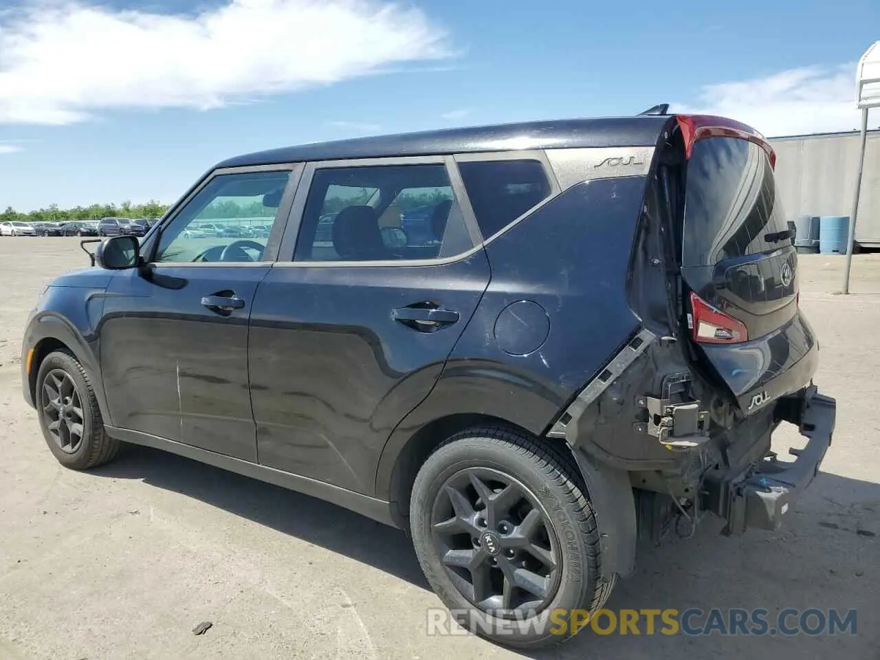 2 fotografías del automóvil dañado KNDJ23AU7L7061052 KIA SOUL 2020