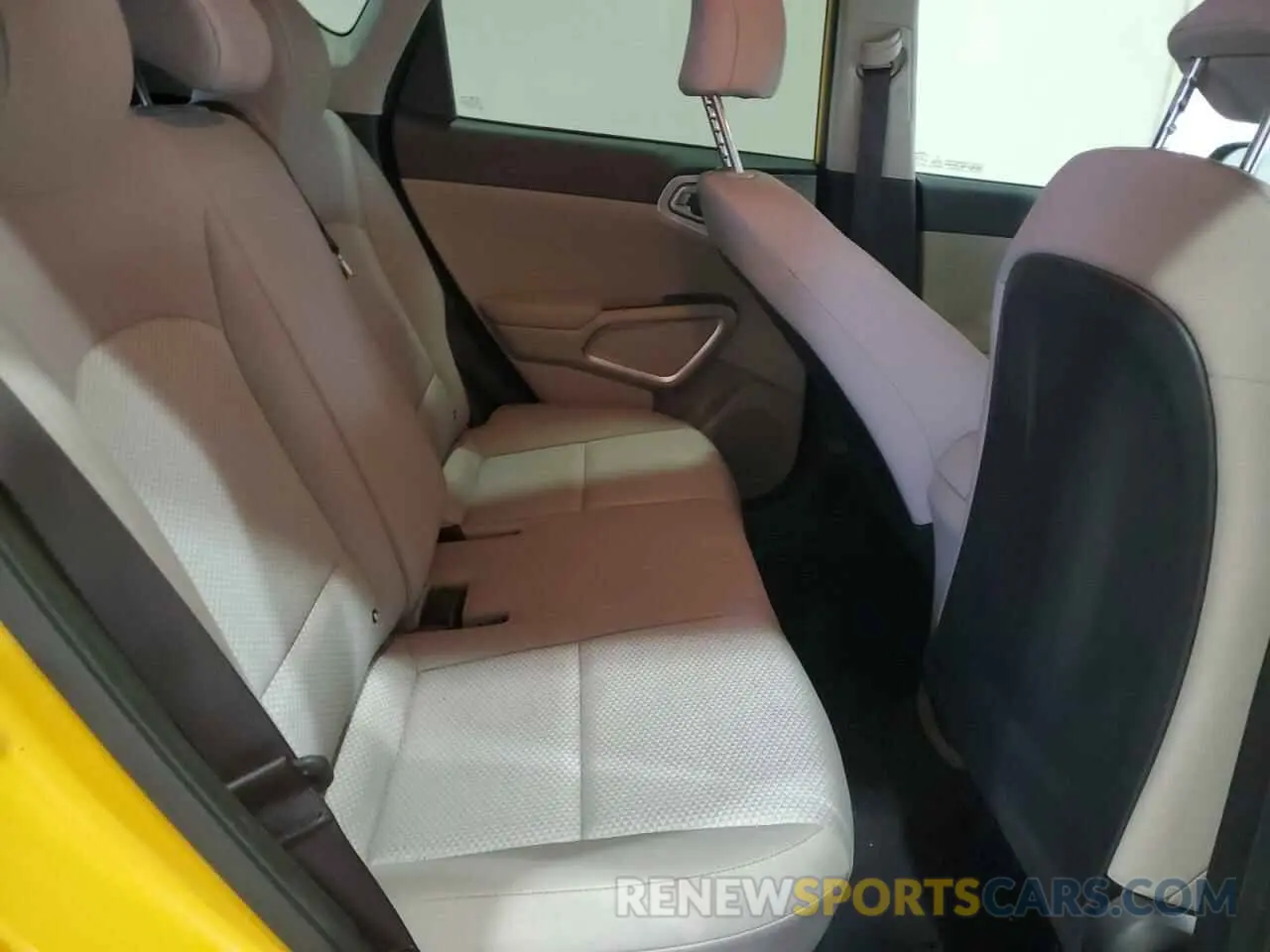 11 fotografías del automóvil dañado KNDJ23AU7L7108127 KIA SOUL 2020