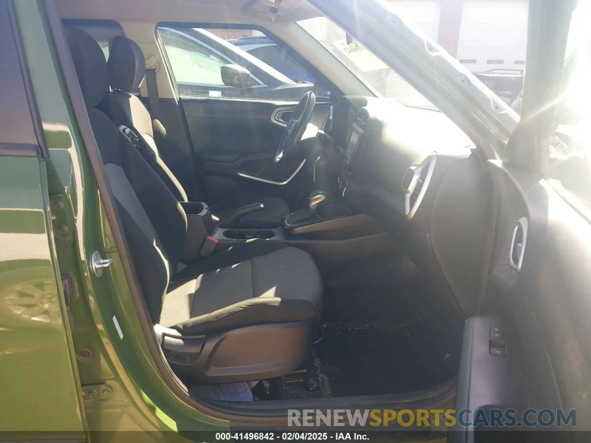 5 fotografías del automóvil dañado KNDJ23AU7L7108564 KIA SOUL 2020