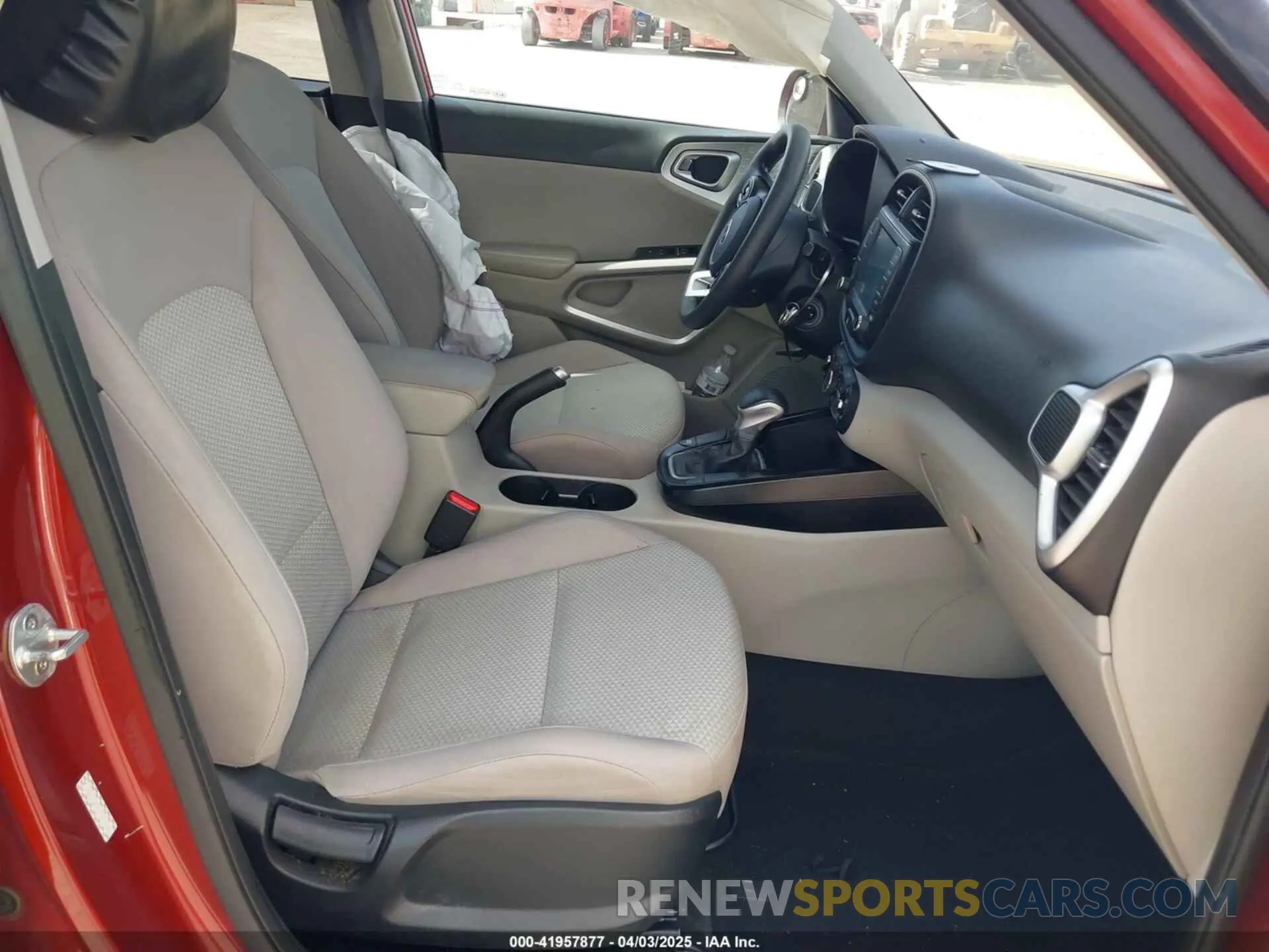 5 fotografías del automóvil dañado KNDJ23AU7L7119368 KIA SOUL 2020