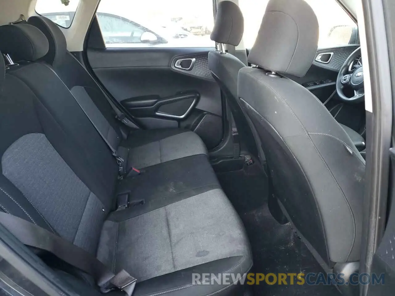 10 fotografías del automóvil dañado KNDJ23AU7L7721249 KIA SOUL 2020