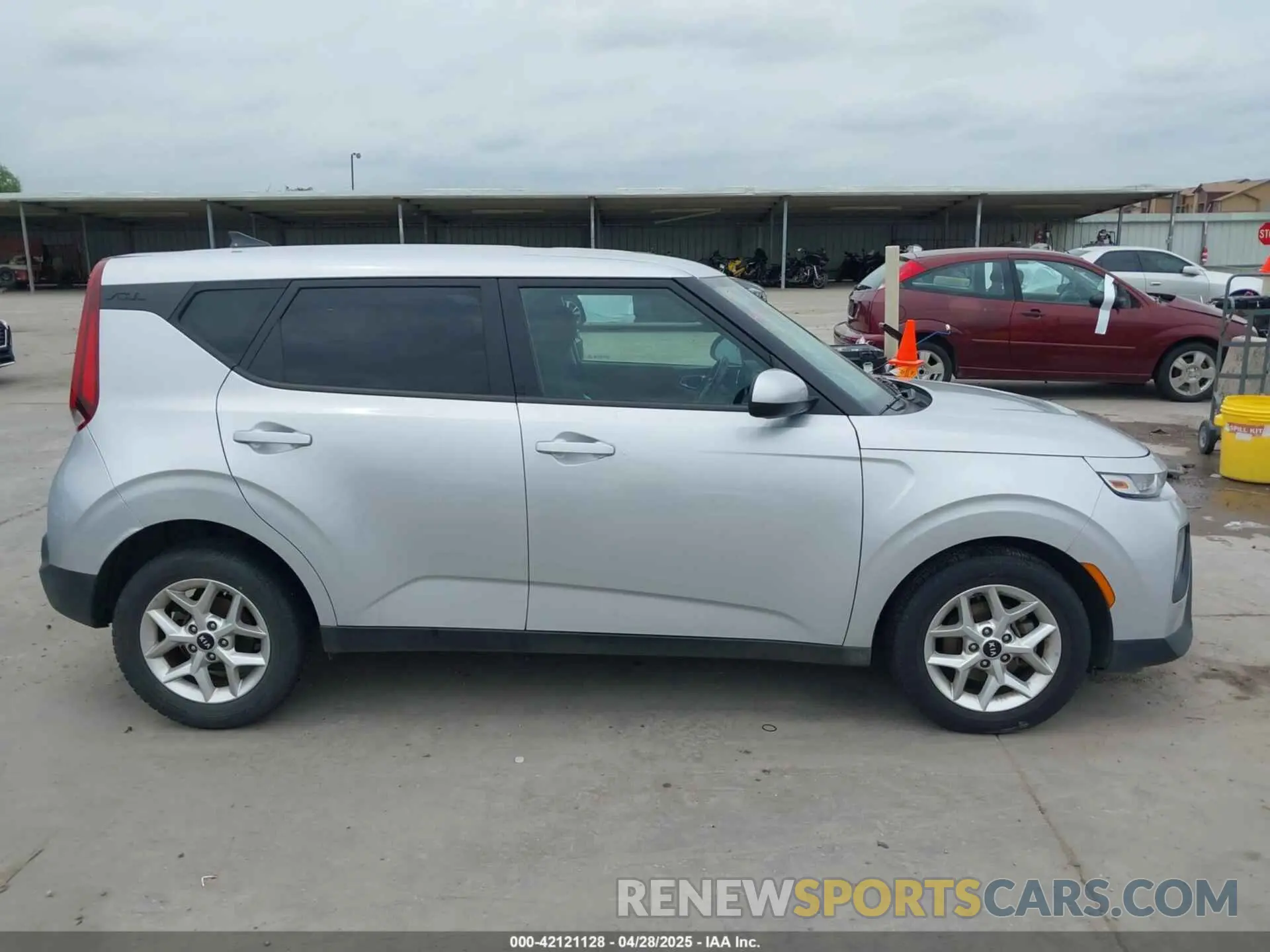 13 fotografías del automóvil dañado KNDJ23AU8L7054546 KIA SOUL 2020
