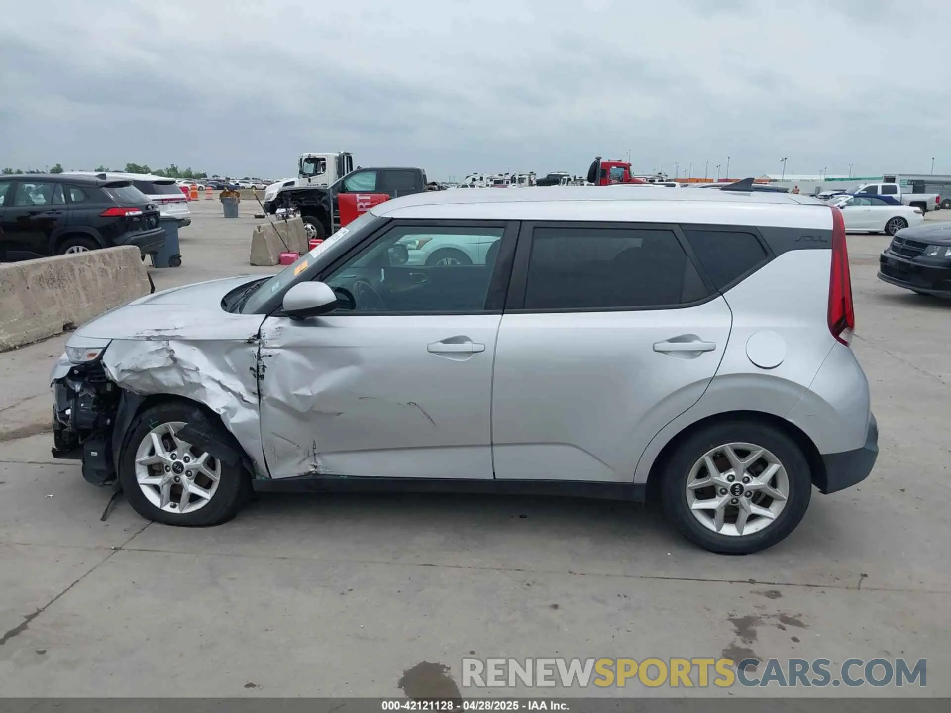 14 fotografías del automóvil dañado KNDJ23AU8L7054546 KIA SOUL 2020