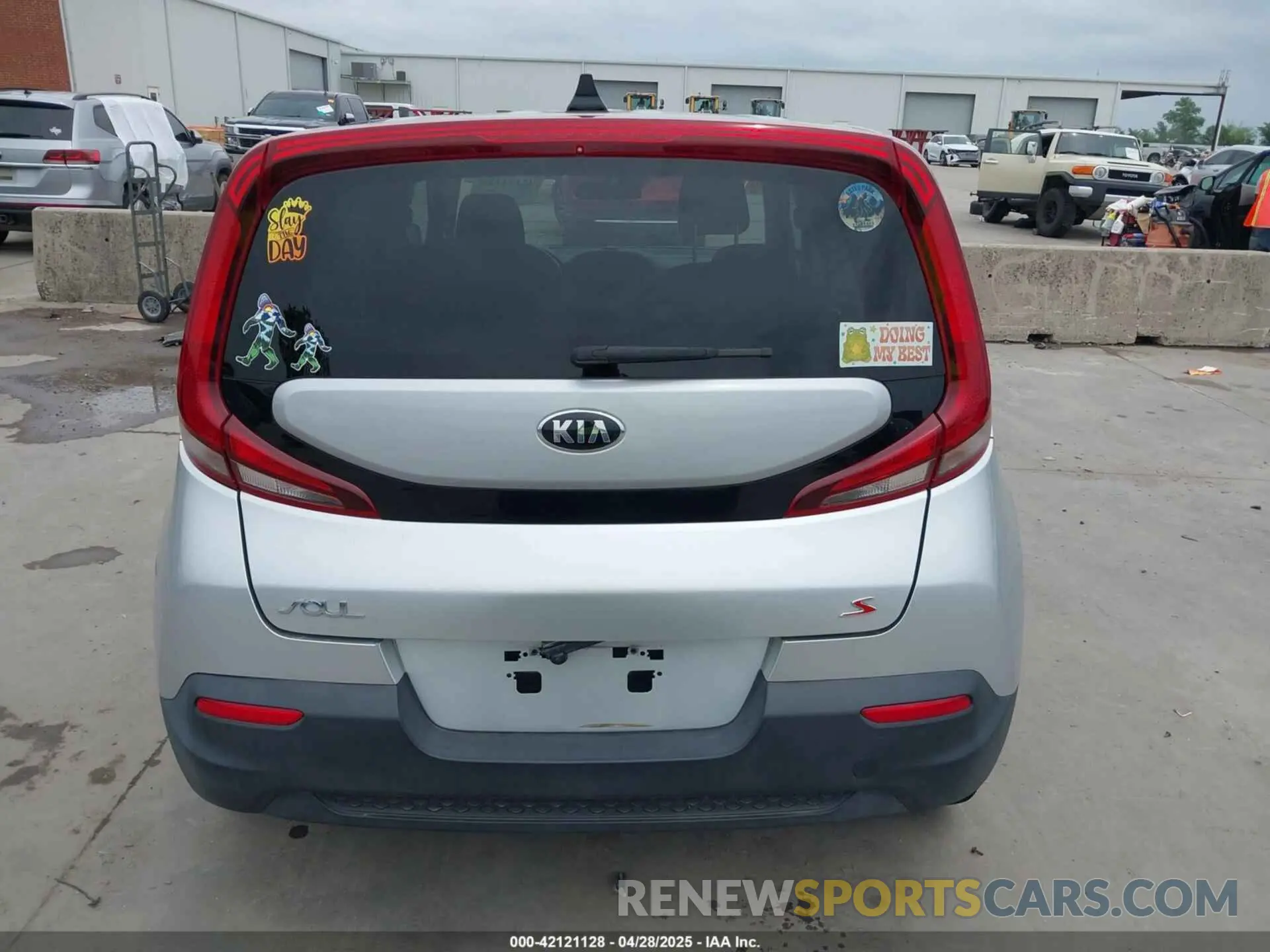 16 fotografías del automóvil dañado KNDJ23AU8L7054546 KIA SOUL 2020