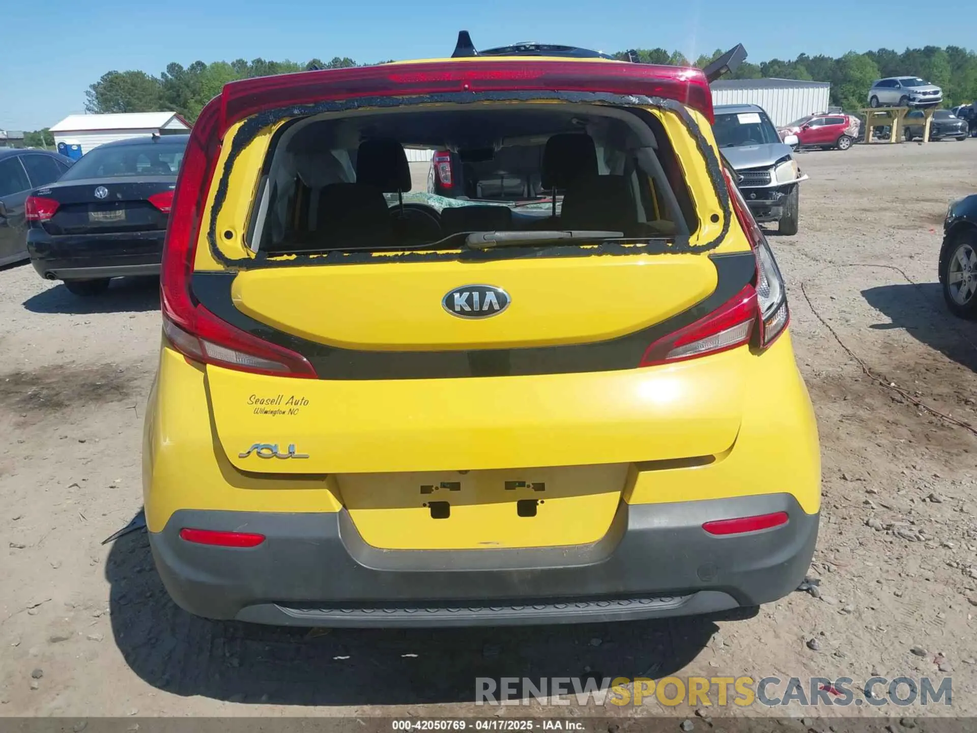 17 fotografías del automóvil dañado KNDJ23AU8L7077244 KIA SOUL 2020
