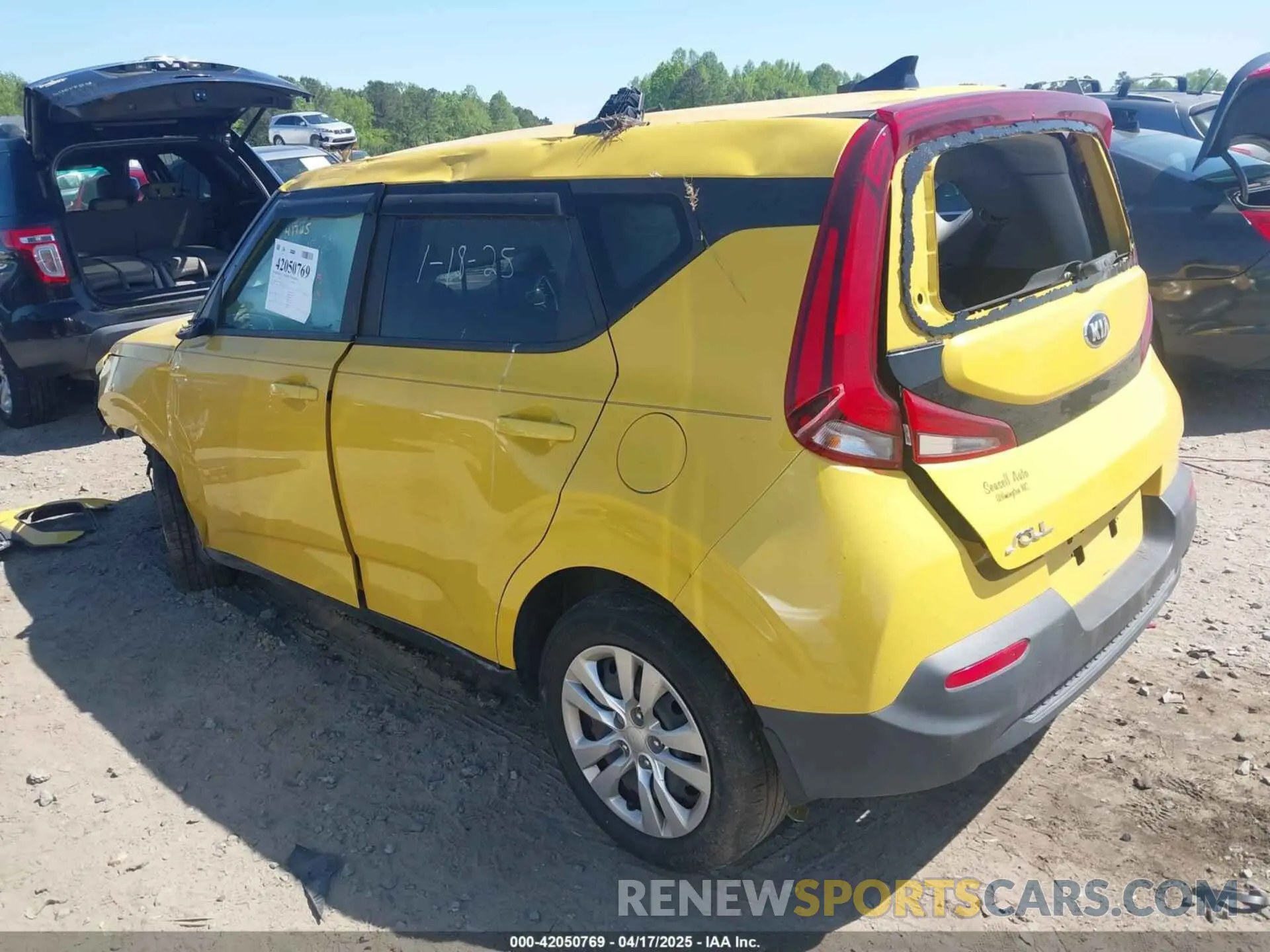 3 fotografías del automóvil dañado KNDJ23AU8L7077244 KIA SOUL 2020