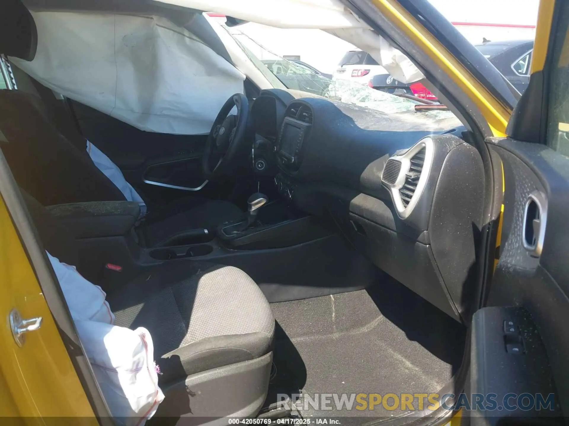 5 fotografías del automóvil dañado KNDJ23AU8L7077244 KIA SOUL 2020