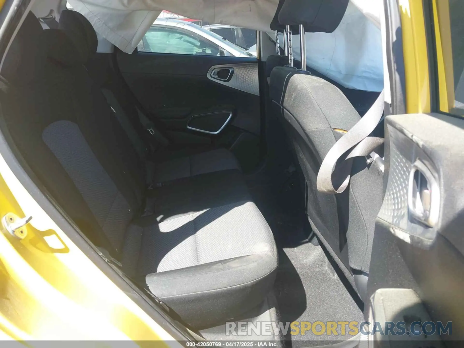 8 fotografías del automóvil dañado KNDJ23AU8L7077244 KIA SOUL 2020