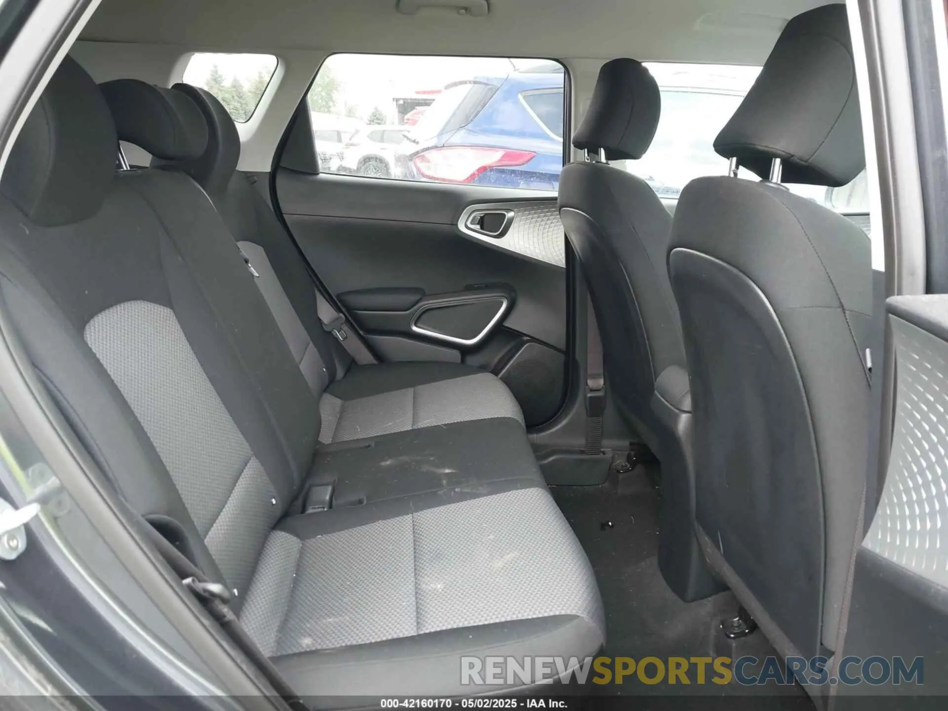 8 fotografías del automóvil dañado KNDJ23AU8L7094125 KIA SOUL 2020