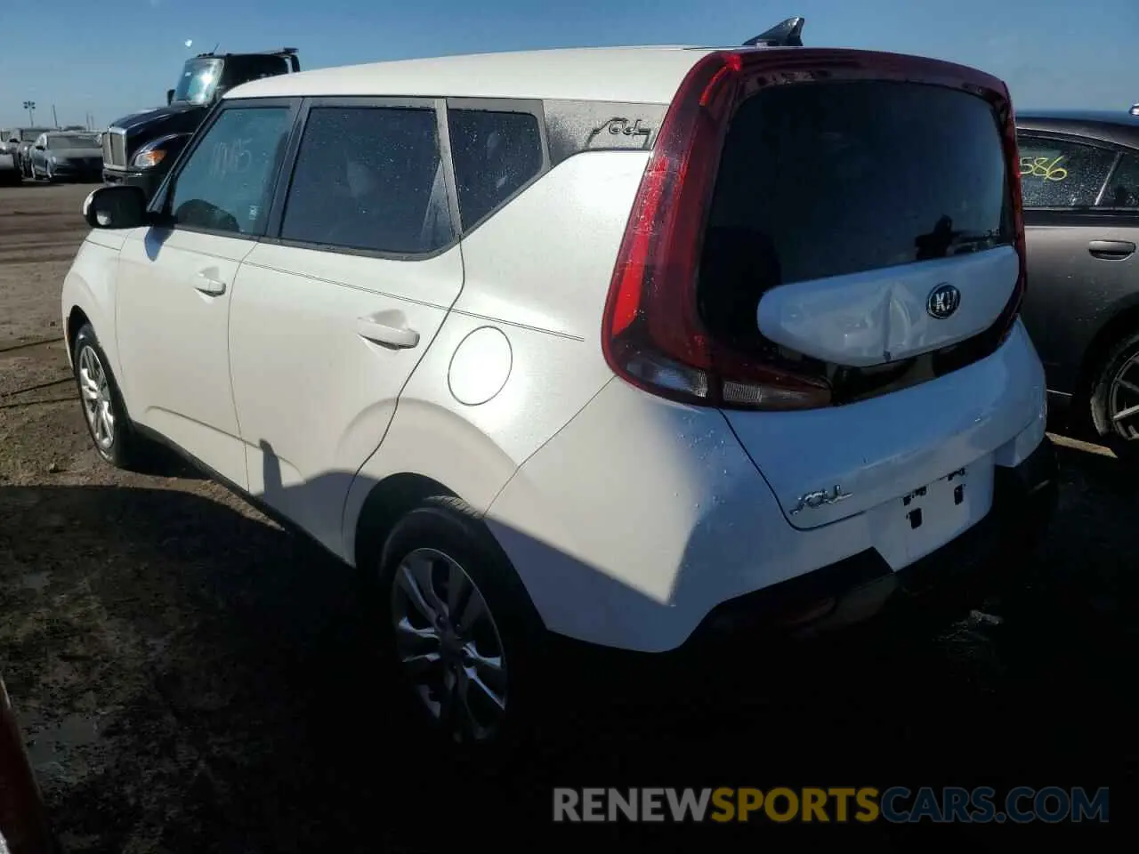 2 fotografías del automóvil dañado KNDJ23AU8L7701009 KIA SOUL 2020