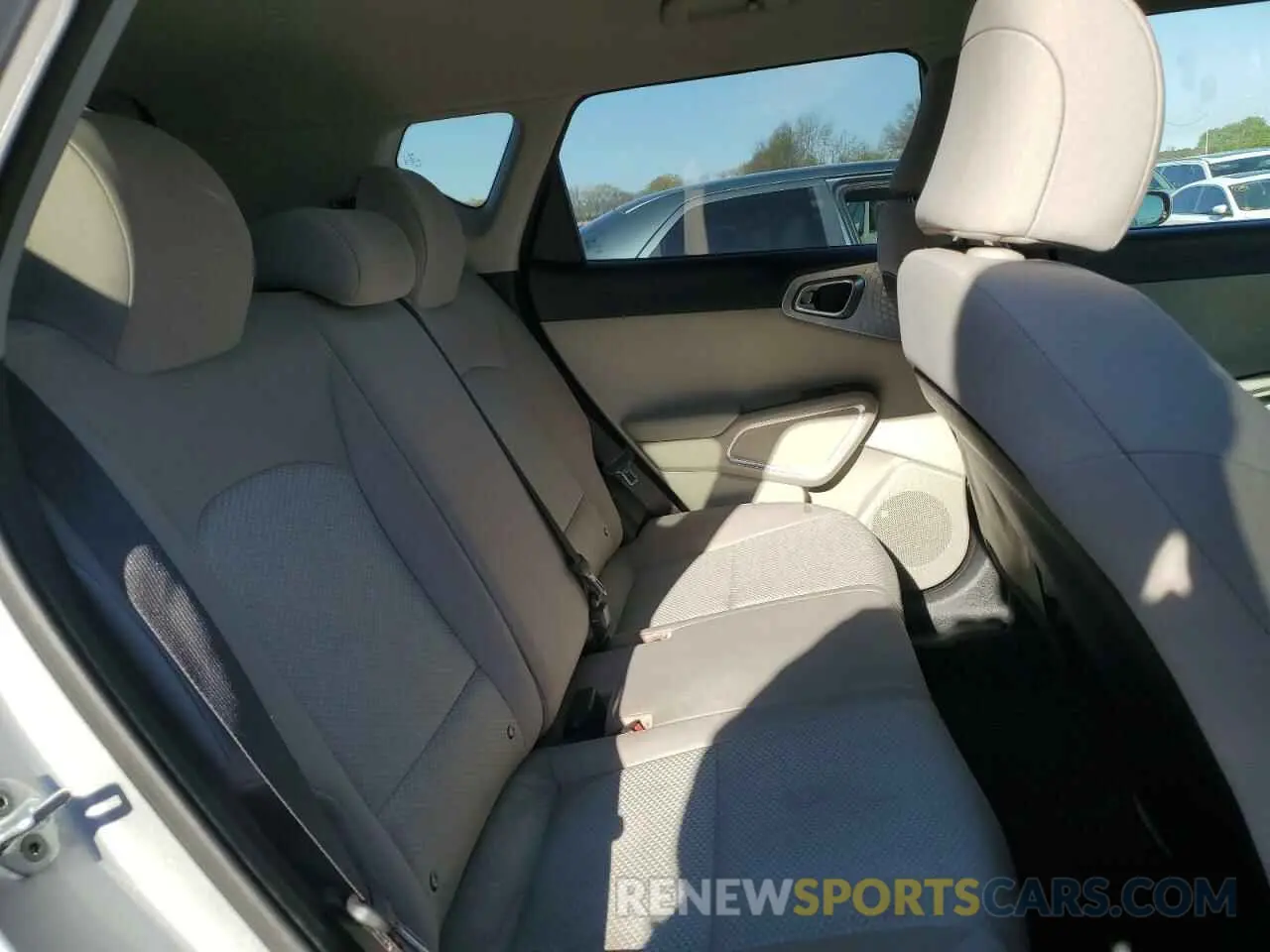 11 fotografías del automóvil dañado KNDJ23AU9L7036525 KIA SOUL 2020
