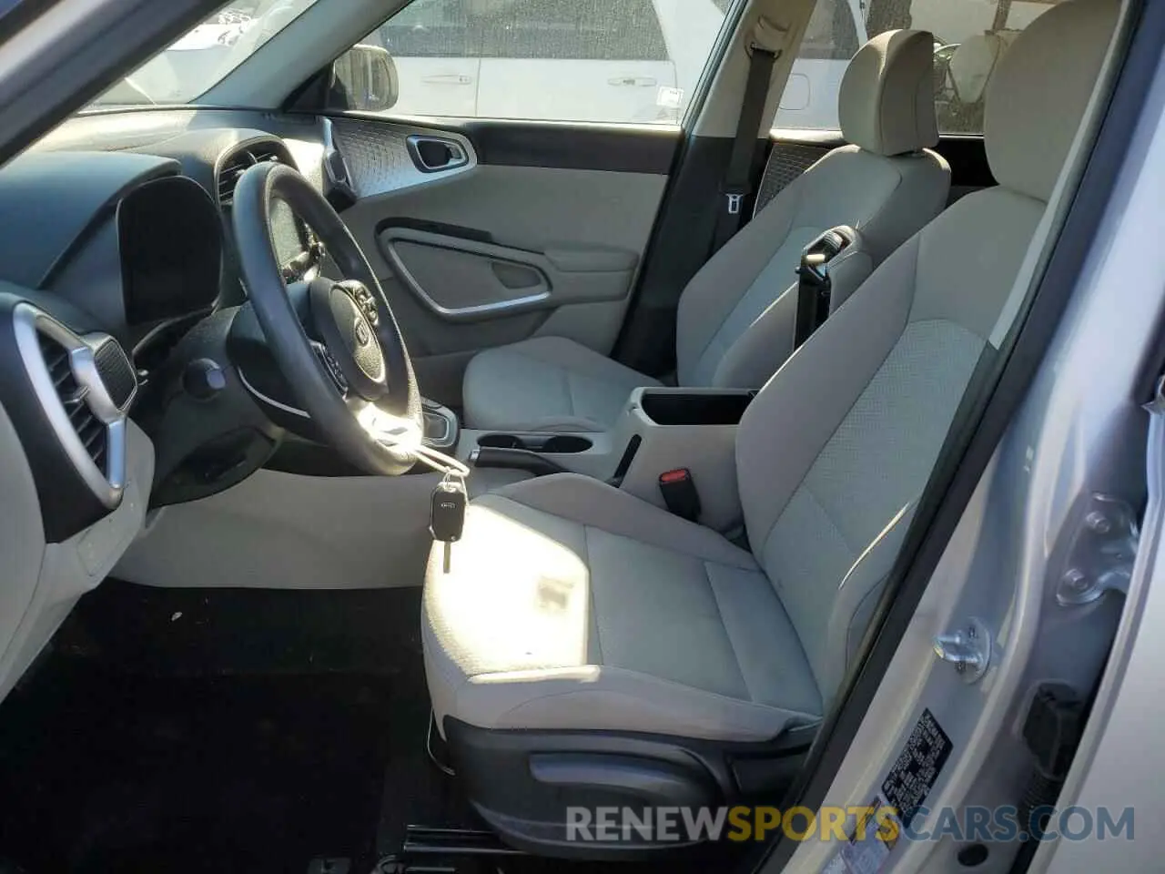 7 fotografías del automóvil dañado KNDJ23AU9L7036525 KIA SOUL 2020