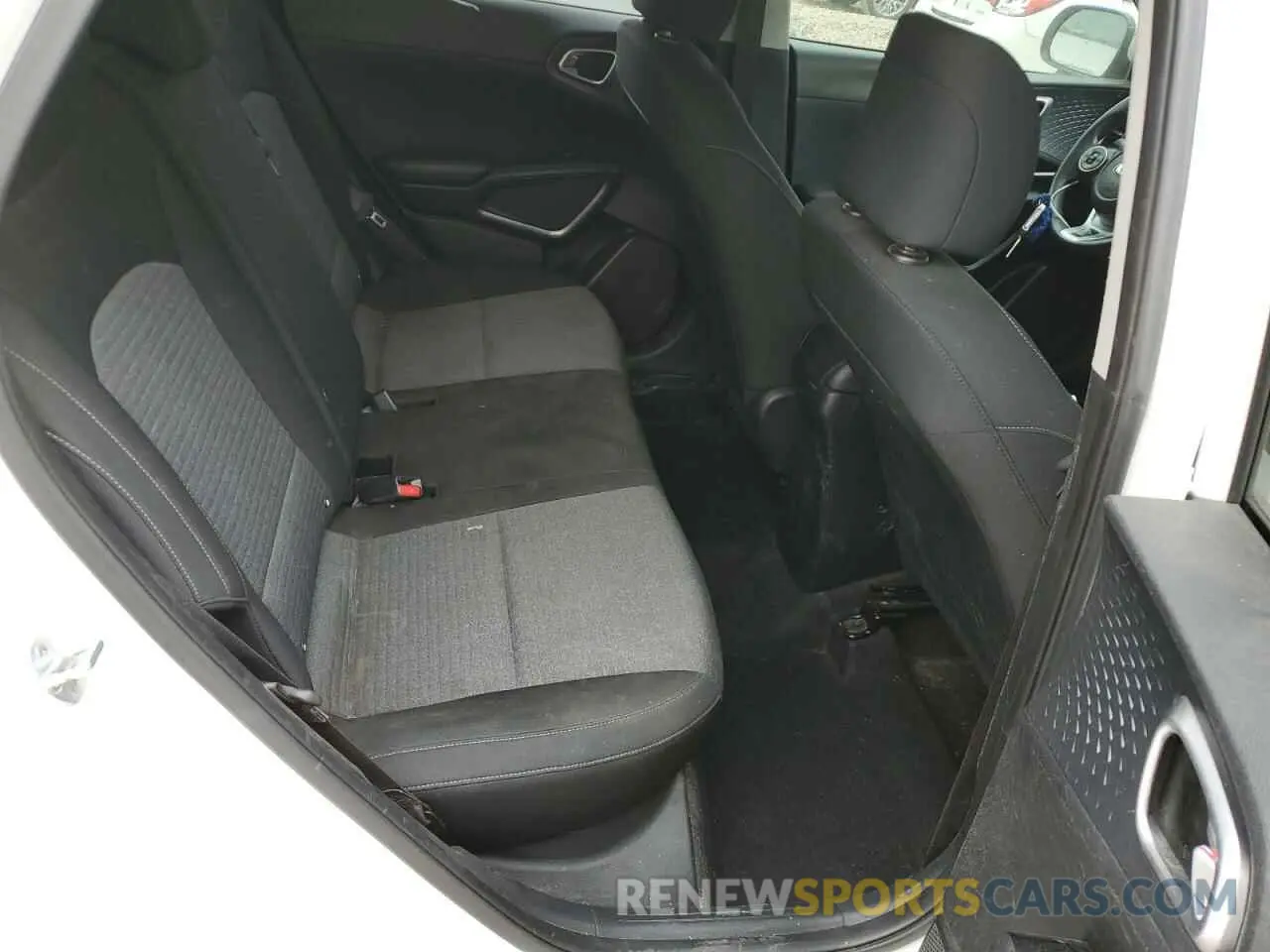 12 fotografías del automóvil dañado KNDJ23AU9L7062137 KIA SOUL 2020