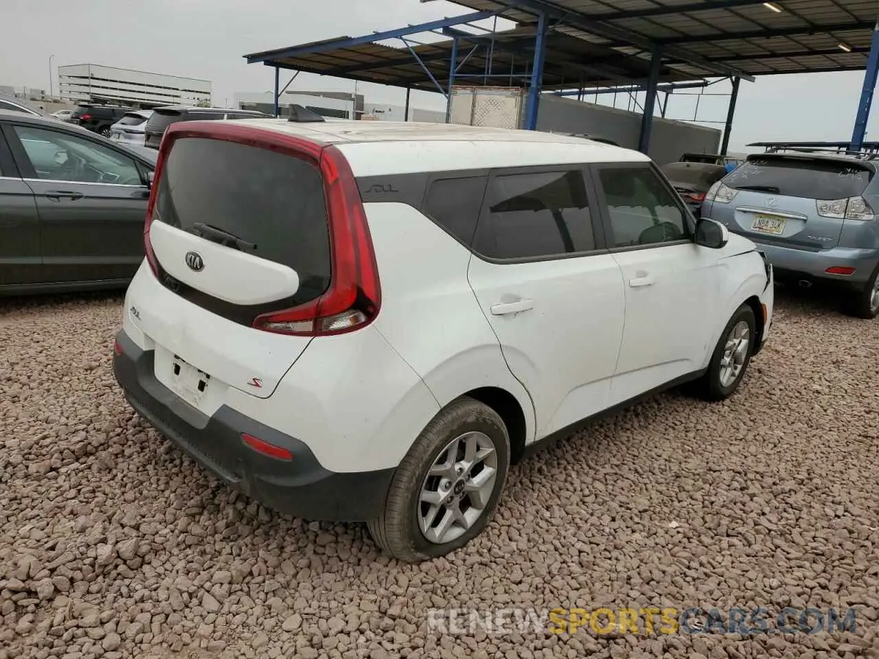 3 fotografías del automóvil dañado KNDJ23AU9L7062137 KIA SOUL 2020