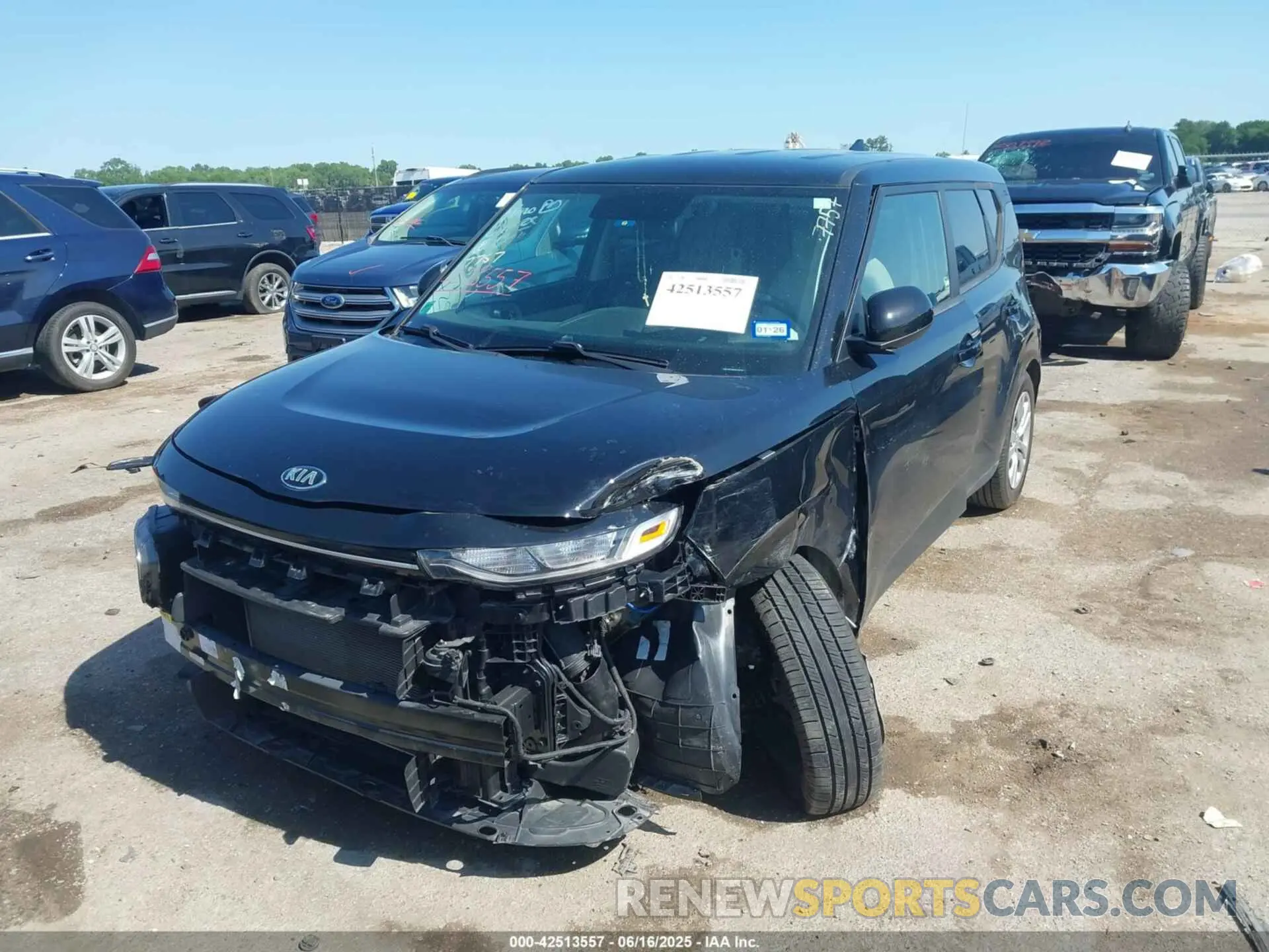 2 fotografías del automóvil dañado KNDJ23AU9L7067757 KIA SOUL 2020