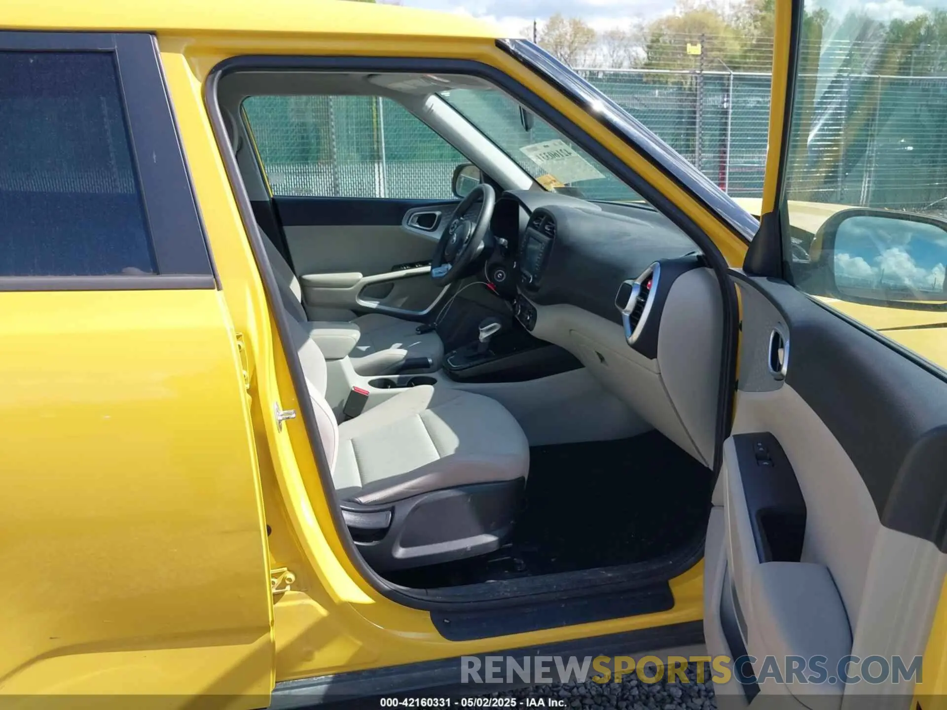 5 fotografías del automóvil dañado KNDJ23AU9L7108842 KIA SOUL 2020