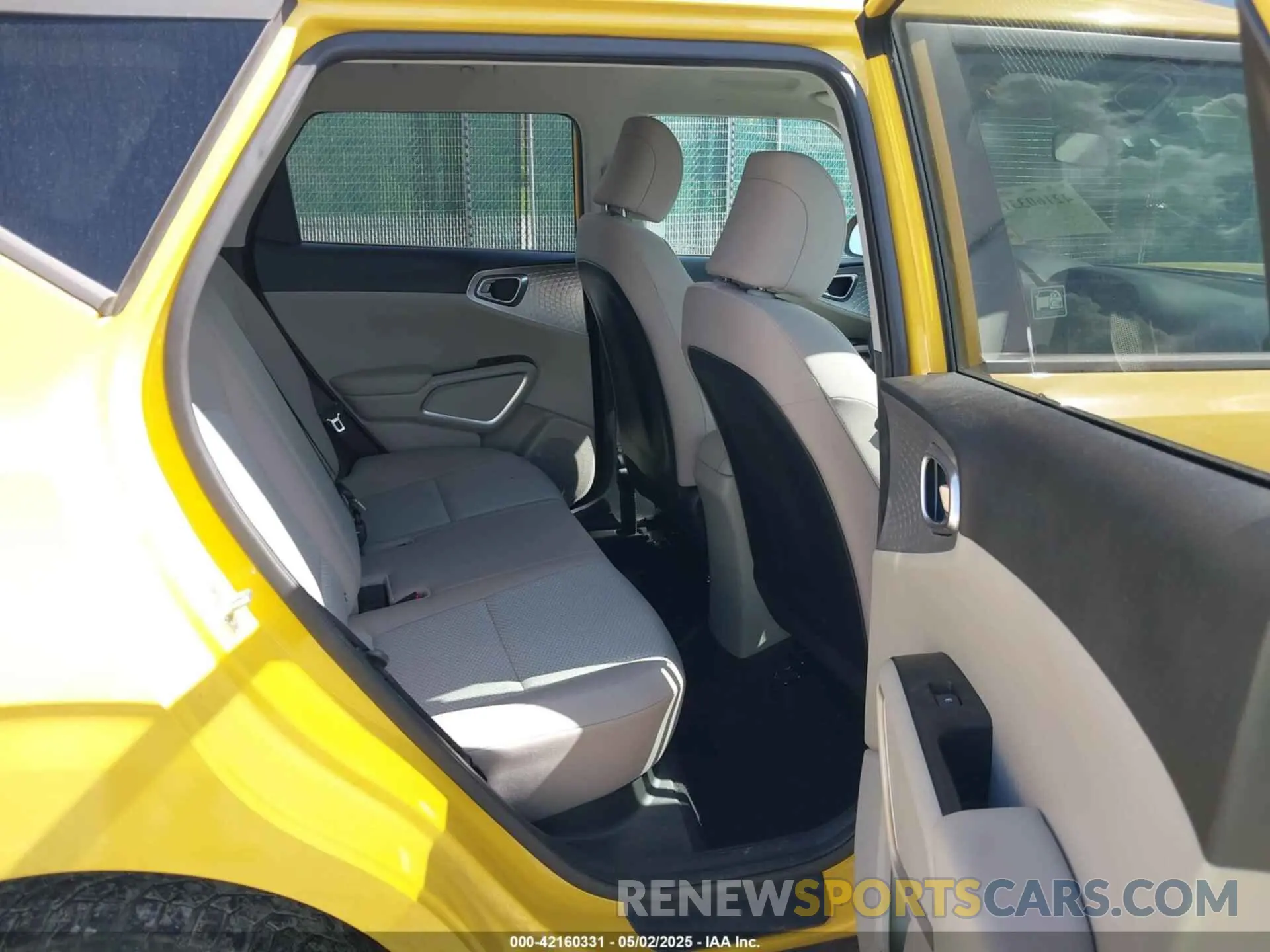 8 fotografías del automóvil dañado KNDJ23AU9L7108842 KIA SOUL 2020