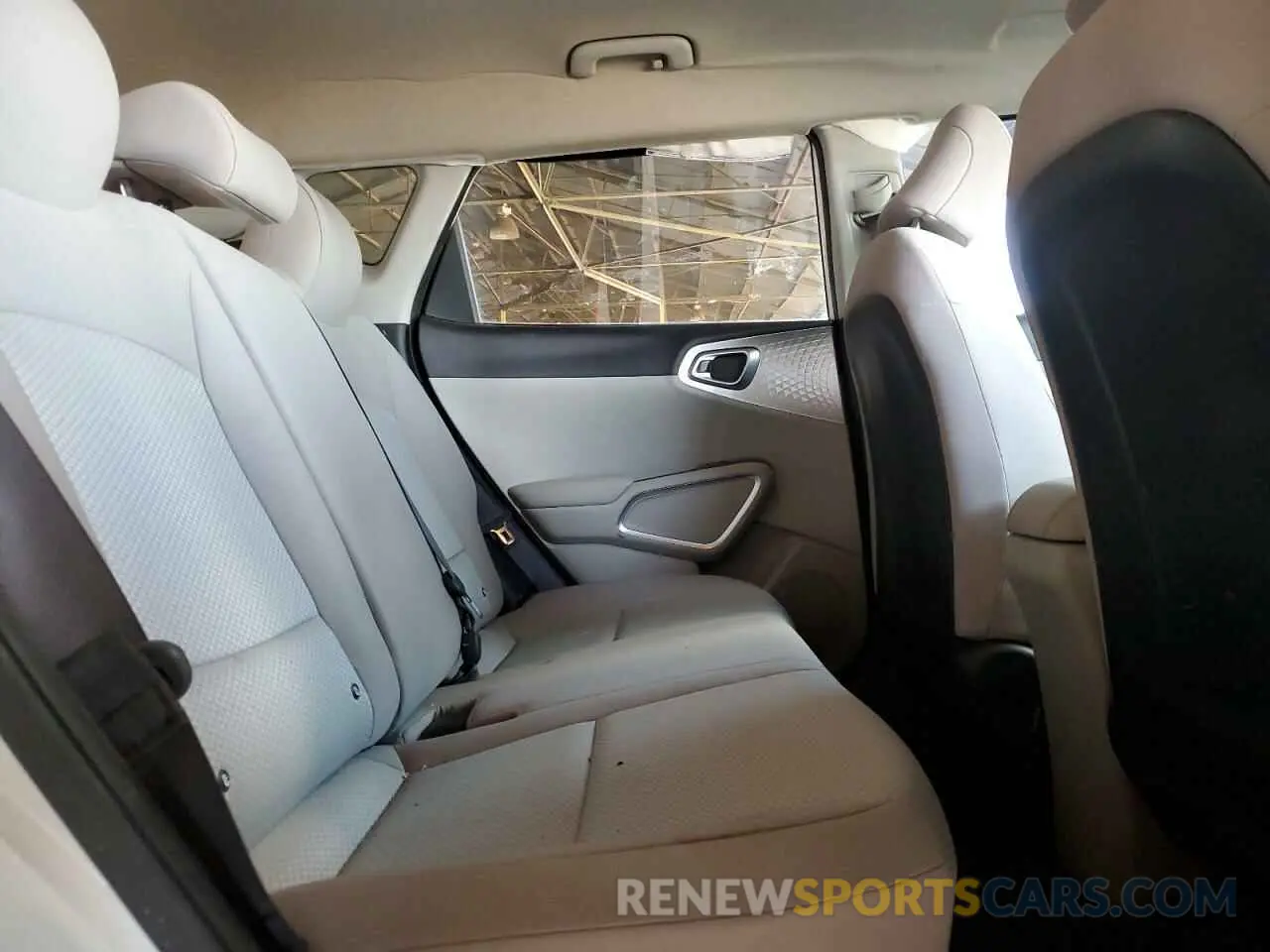 10 fotografías del automóvil dañado KNDJ23AU9L7712603 KIA SOUL 2020