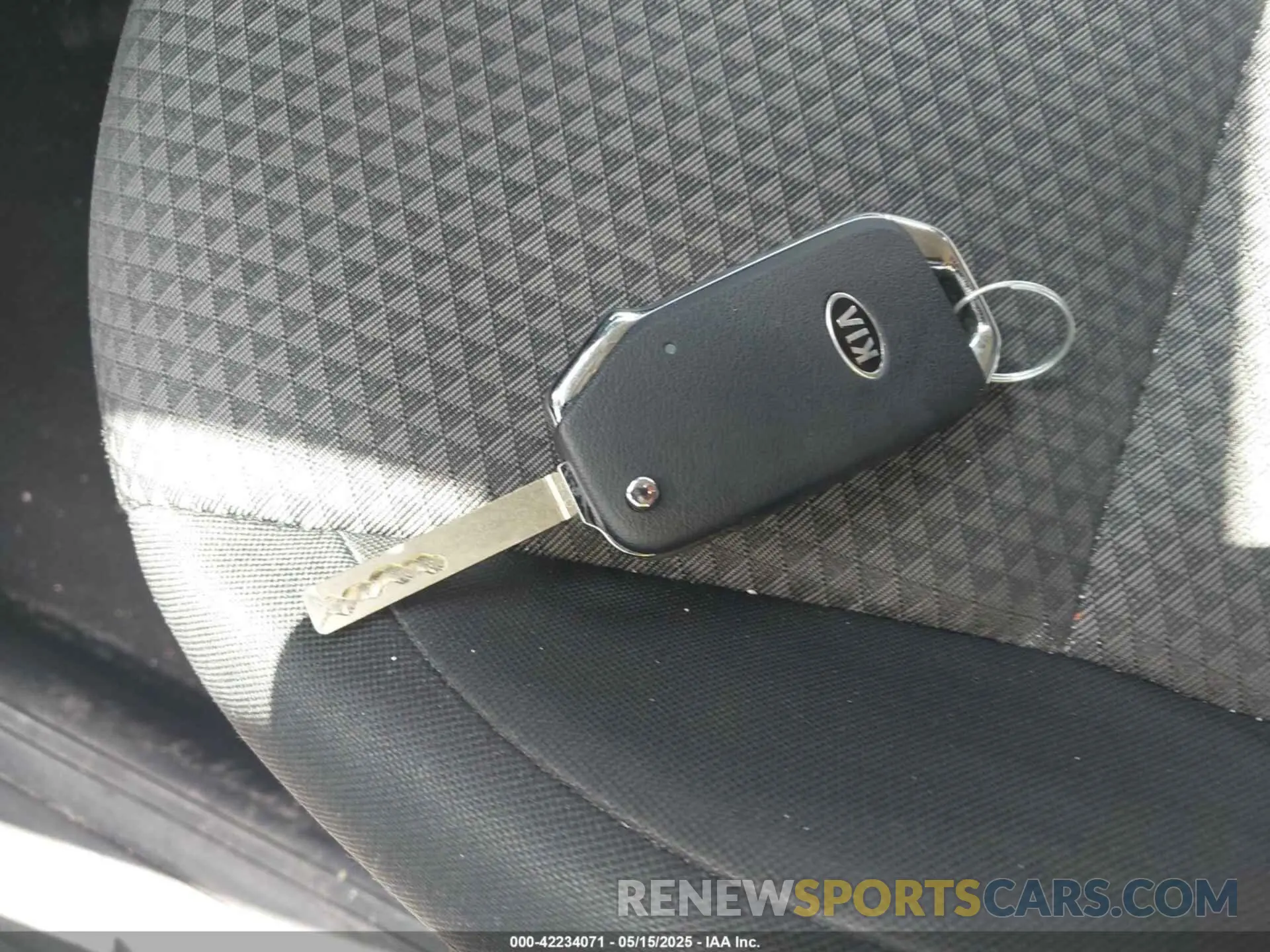 11 fotografías del automóvil dañado KNDJ23AU9L7727151 KIA SOUL 2020