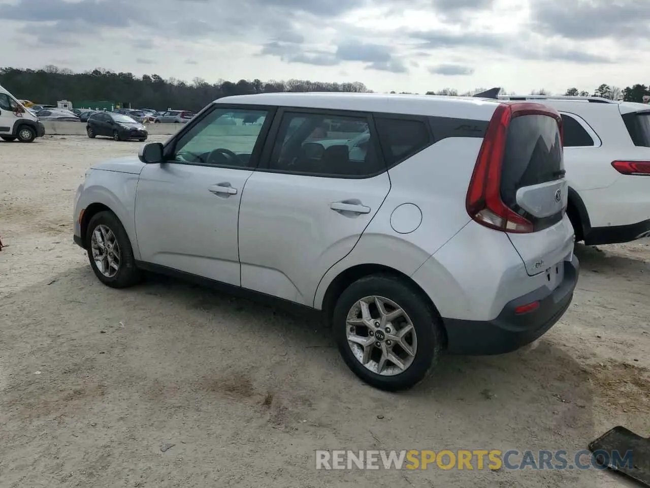 2 fotografías del automóvil dañado KNDJ23AUXL7010578 KIA SOUL 2020