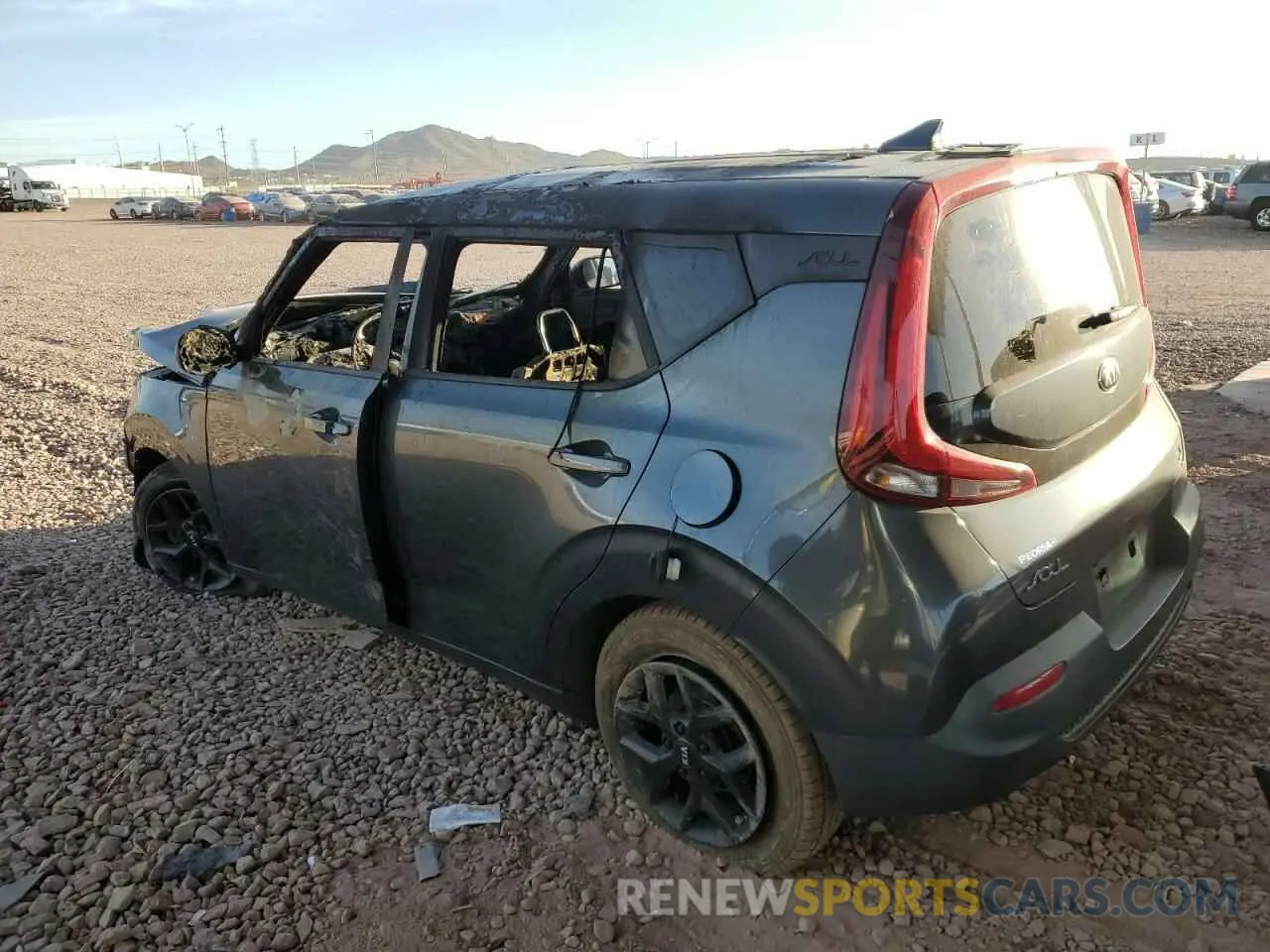2 fotografías del automóvil dañado KNDJ23AUXL7026005 KIA SOUL 2020