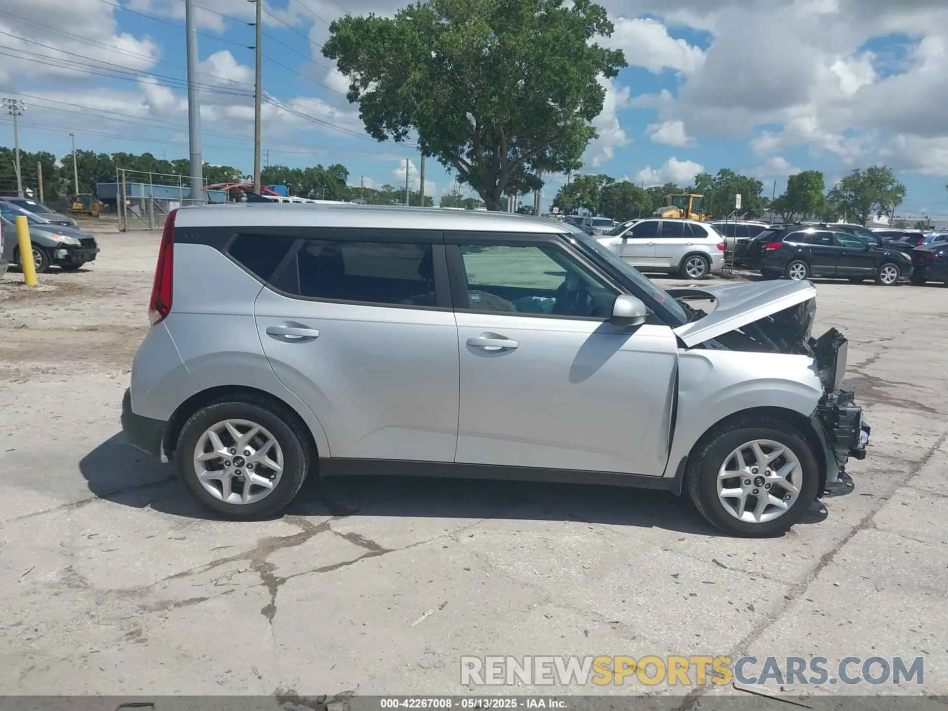 13 fotografías del automóvil dañado KNDJ23AUXL7031480 KIA SOUL 2020