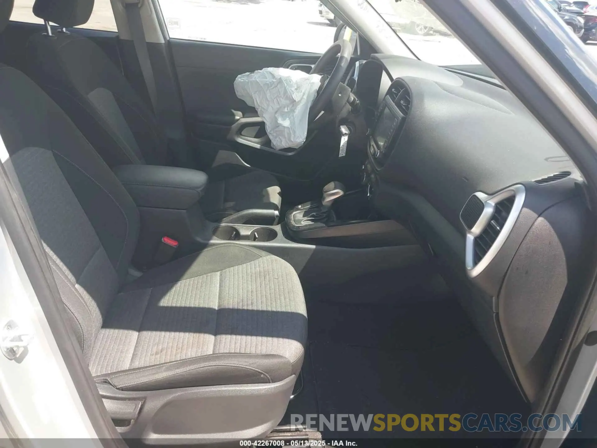 5 fotografías del automóvil dañado KNDJ23AUXL7031480 KIA SOUL 2020