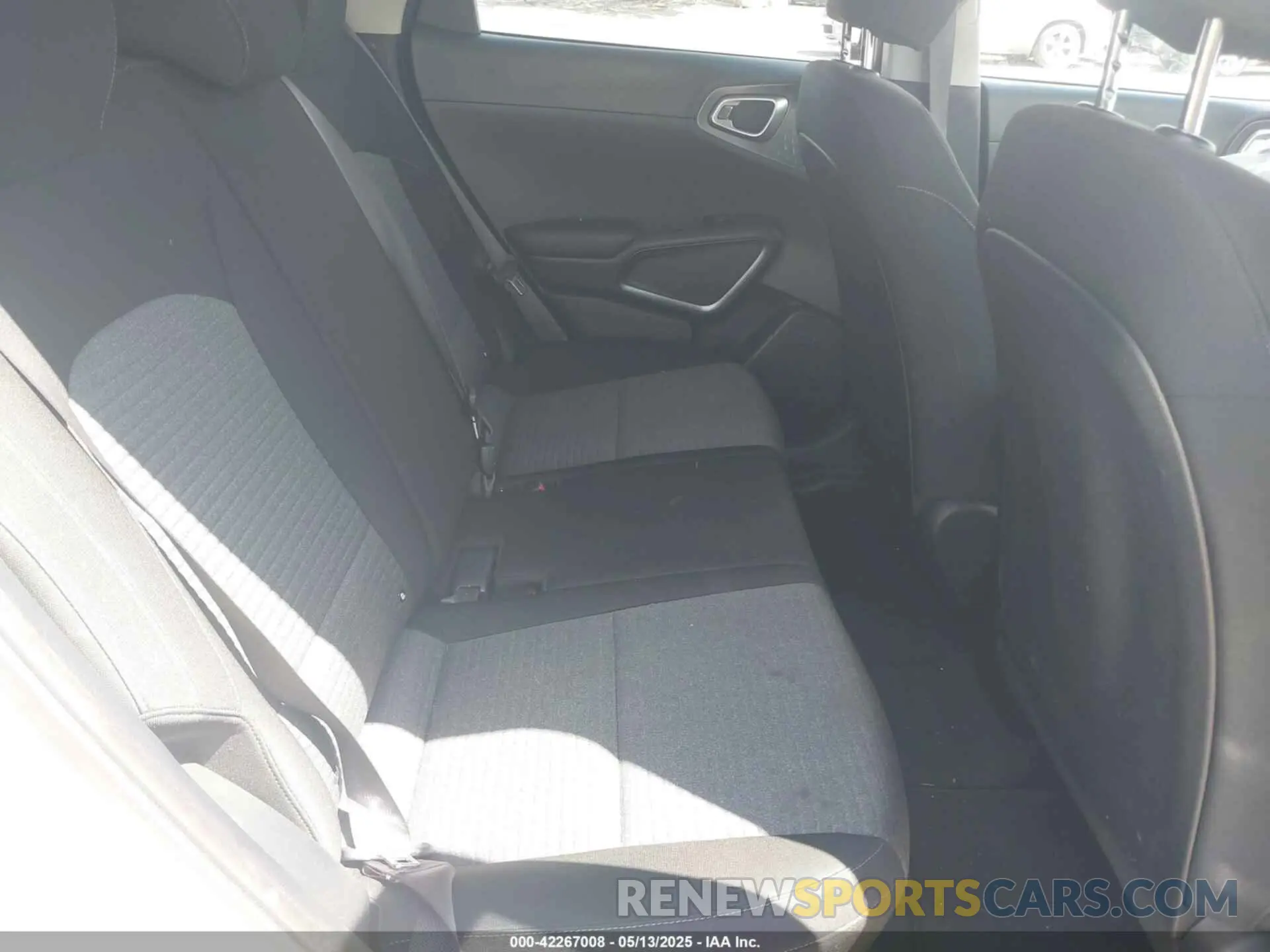 8 fotografías del automóvil dañado KNDJ23AUXL7031480 KIA SOUL 2020