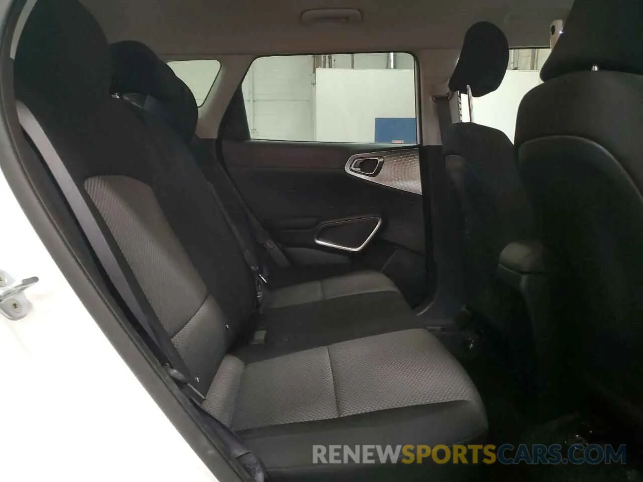 11 fotografías del automóvil dañado KNDJ23AUXL7067024 KIA SOUL 2020