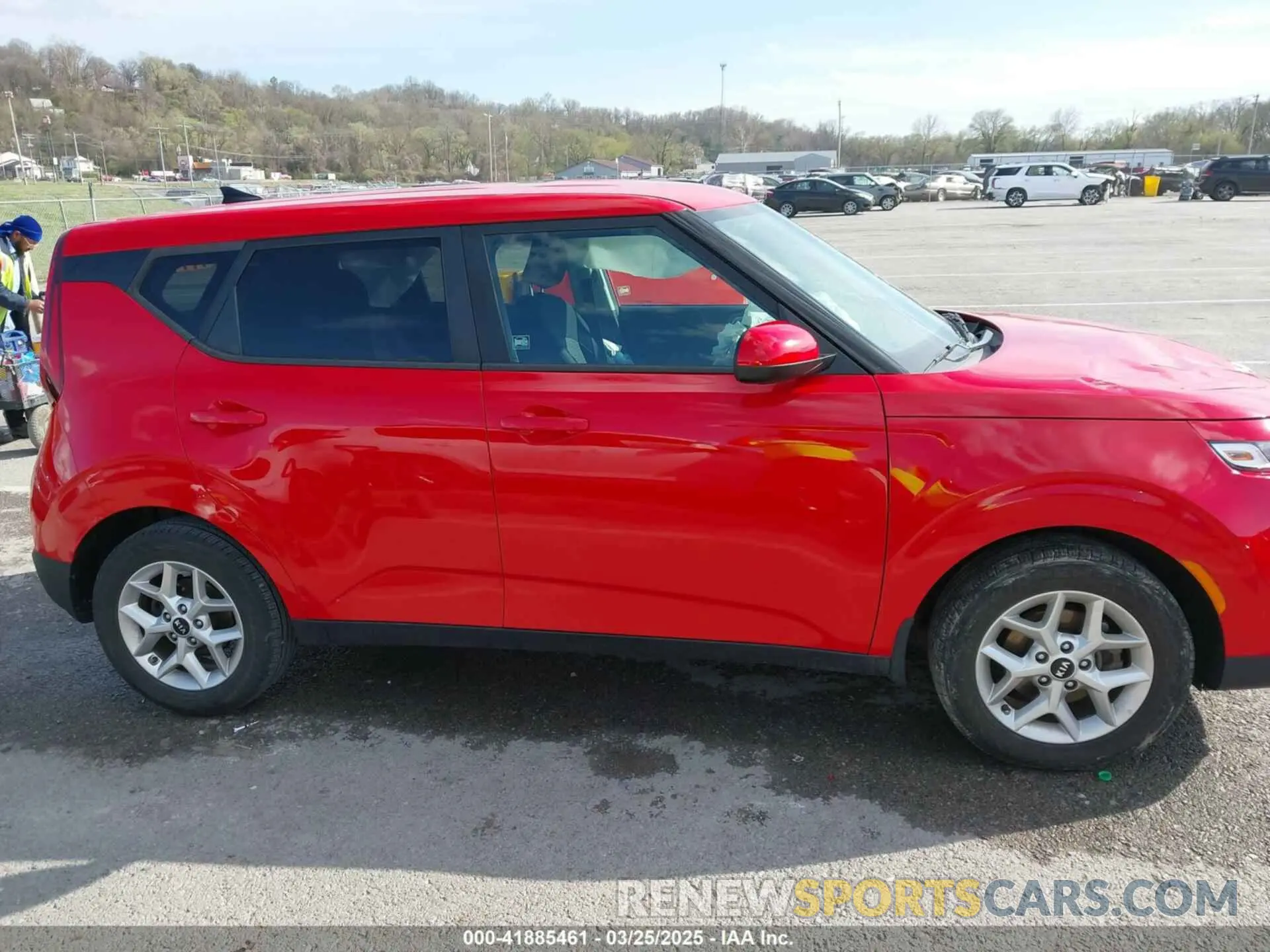 13 fotografías del automóvil dañado KNDJ23AUXL7085510 KIA SOUL 2020