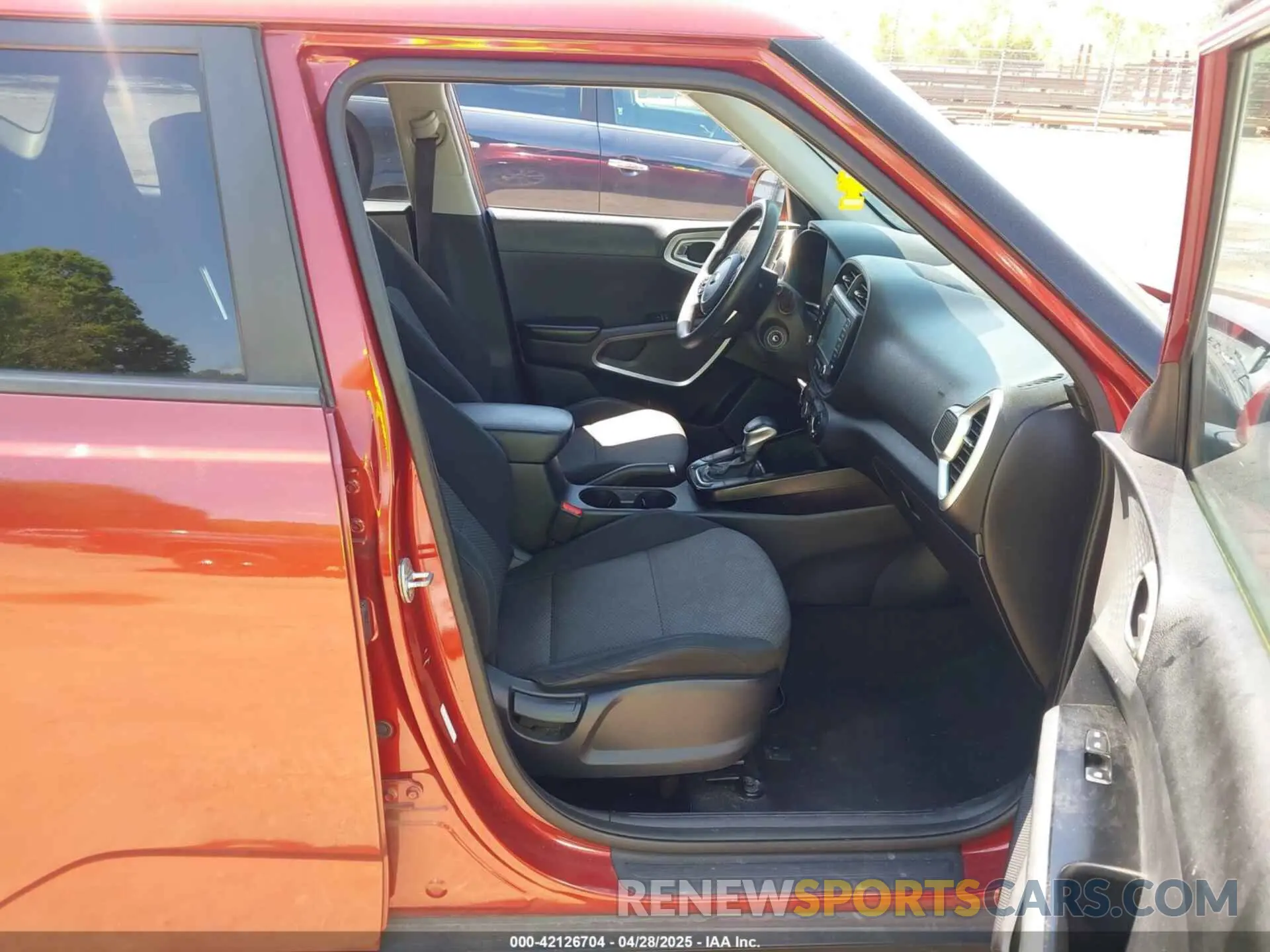 5 fotografías del automóvil dañado KNDJ23AUXL7097365 KIA SOUL 2020