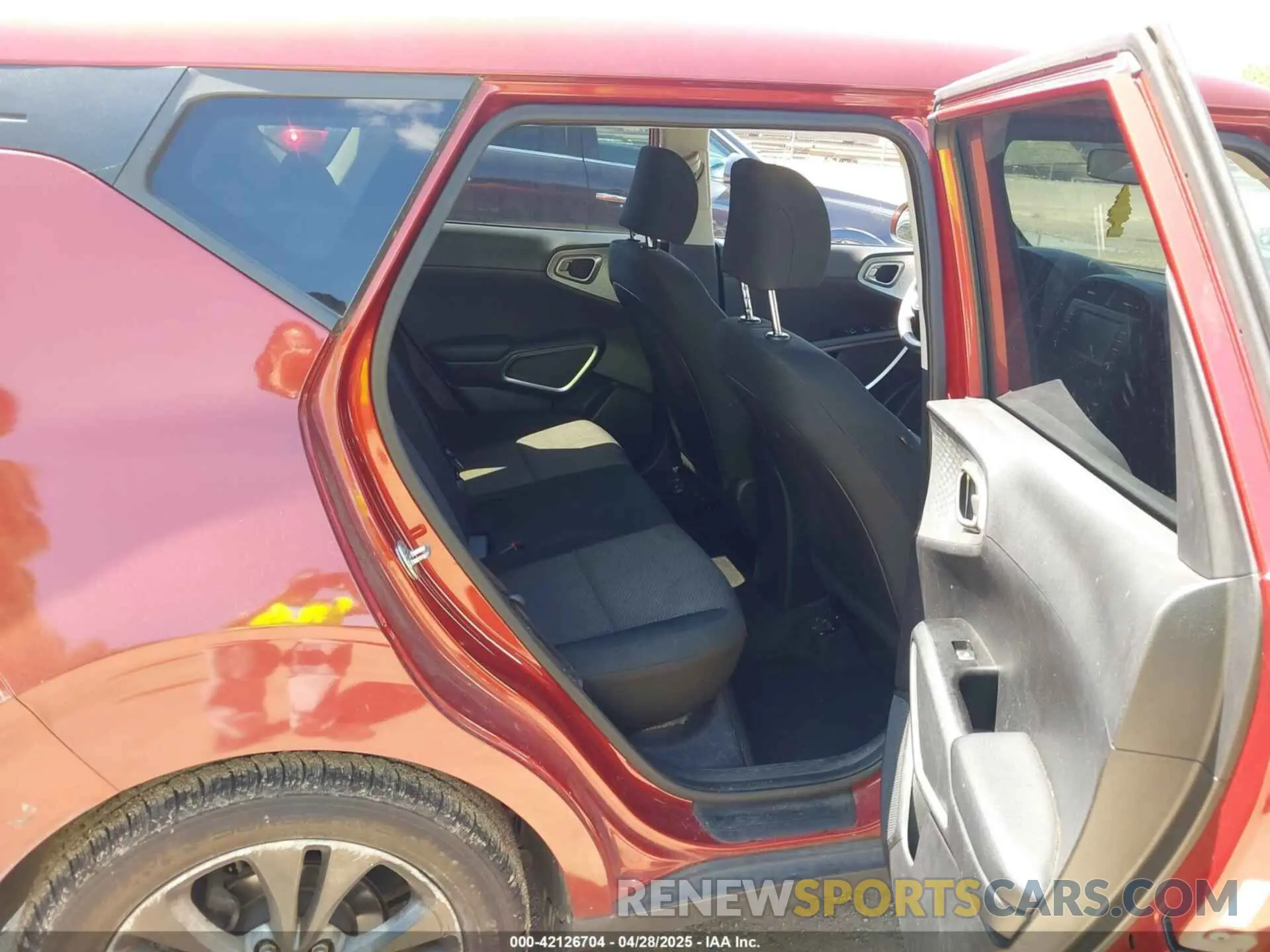 8 fotografías del automóvil dañado KNDJ23AUXL7097365 KIA SOUL 2020