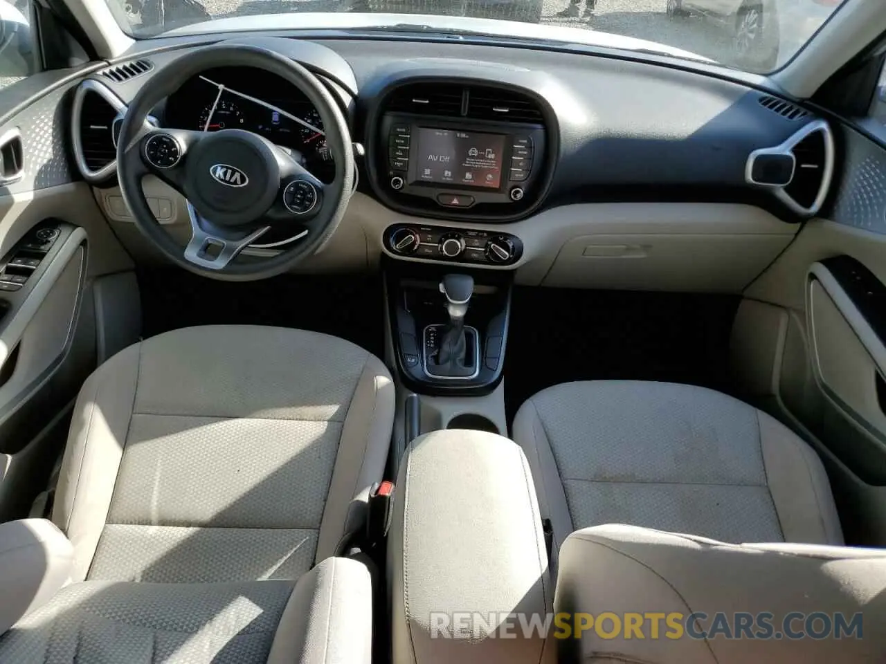 8 fotografías del automóvil dañado KNDJ23AUXL7716725 KIA SOUL 2020