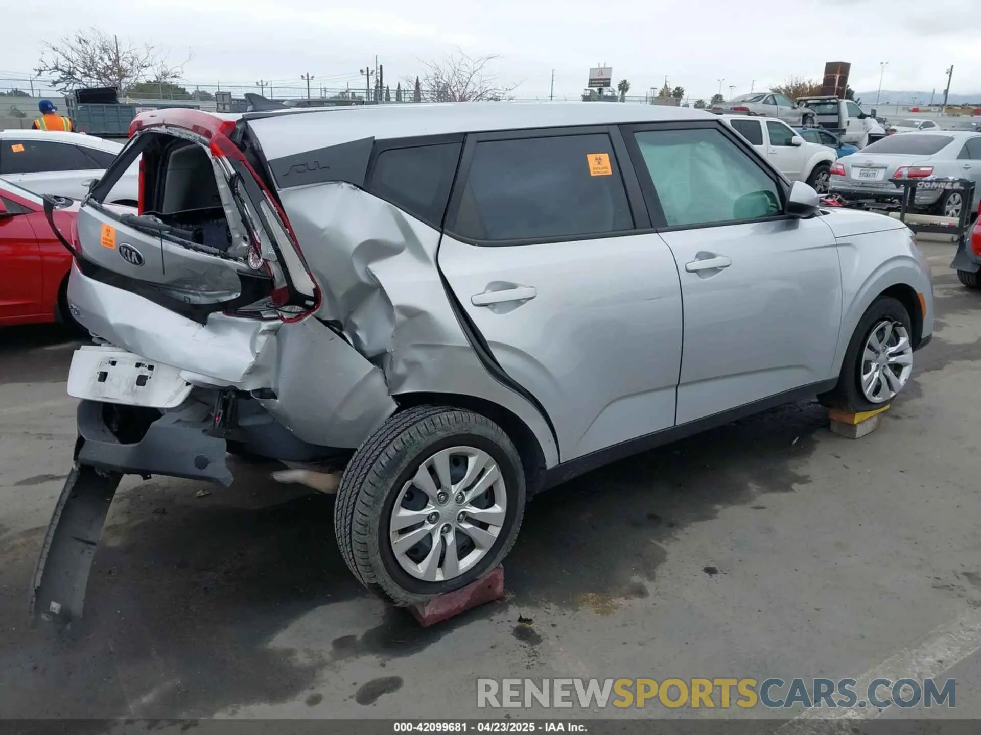 4 fotografías del automóvil dañado KNDJ23AUXL7734187 KIA SOUL 2020