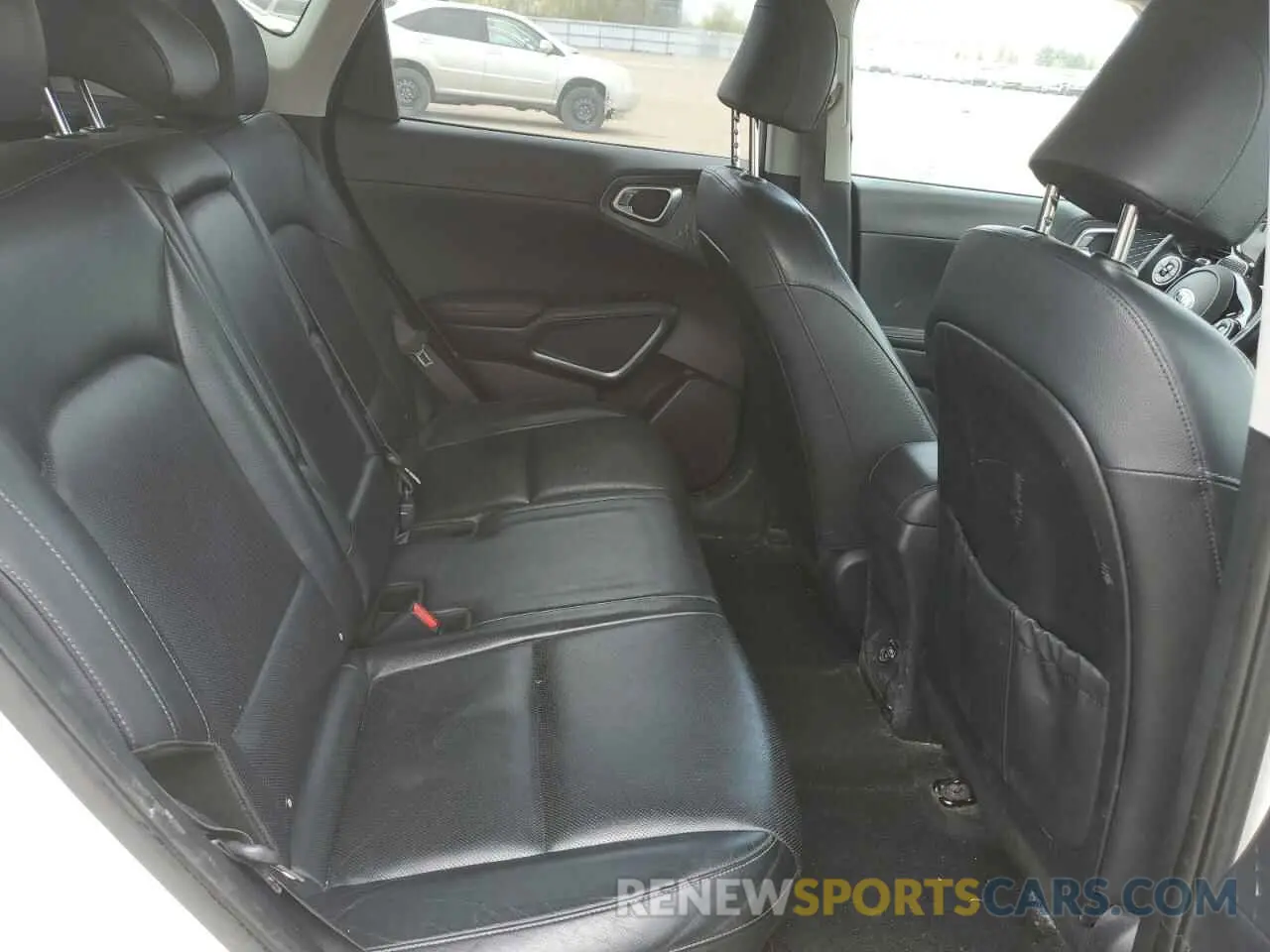 10 fotografías del automóvil dañado KNDJ33A14L7008764 KIA SOUL 2020