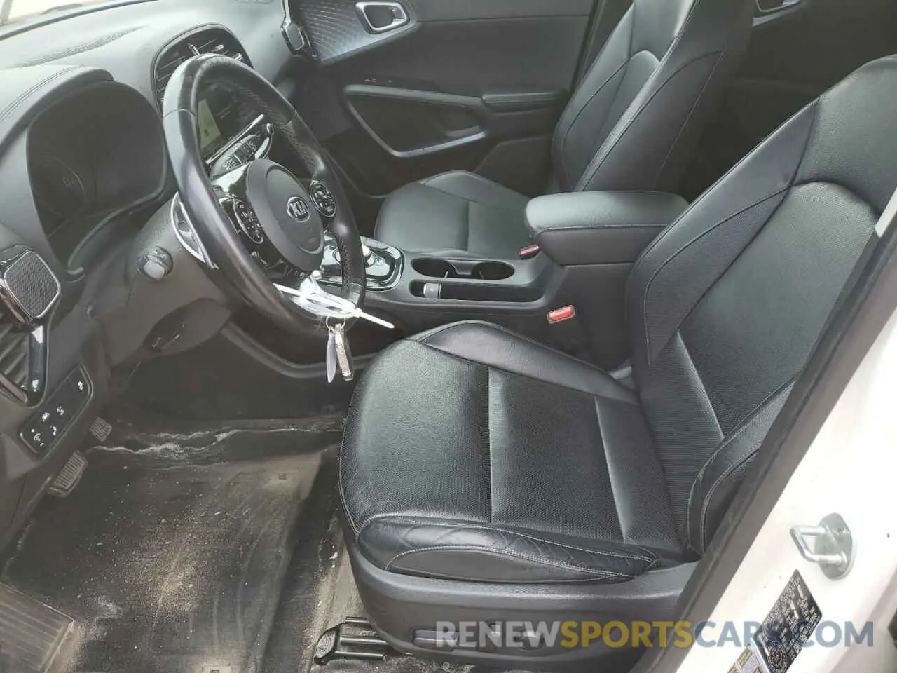 7 fotografías del automóvil dañado KNDJ33A14L7008764 KIA SOUL 2020