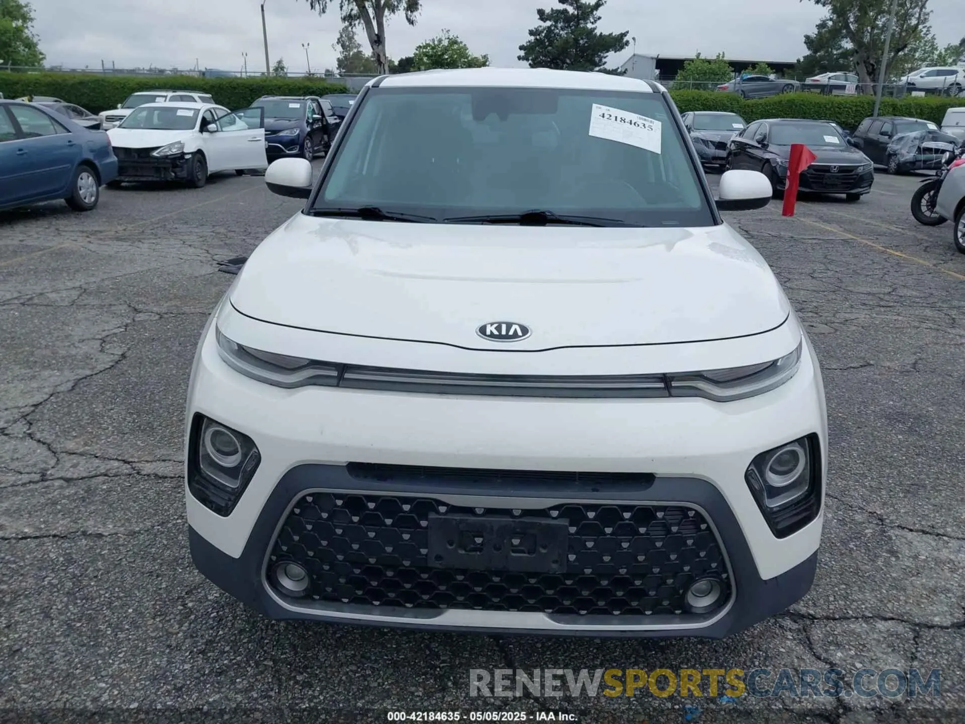 12 fotografías del automóvil dañado KNDJ33AU2L7723407 KIA SOUL 2020