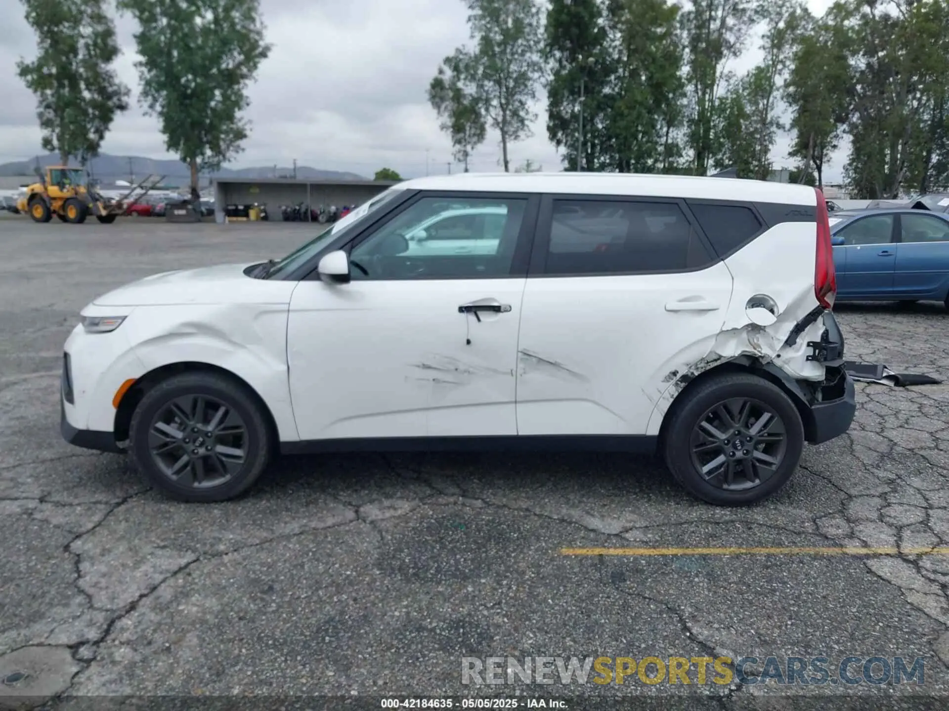 14 fotografías del automóvil dañado KNDJ33AU2L7723407 KIA SOUL 2020