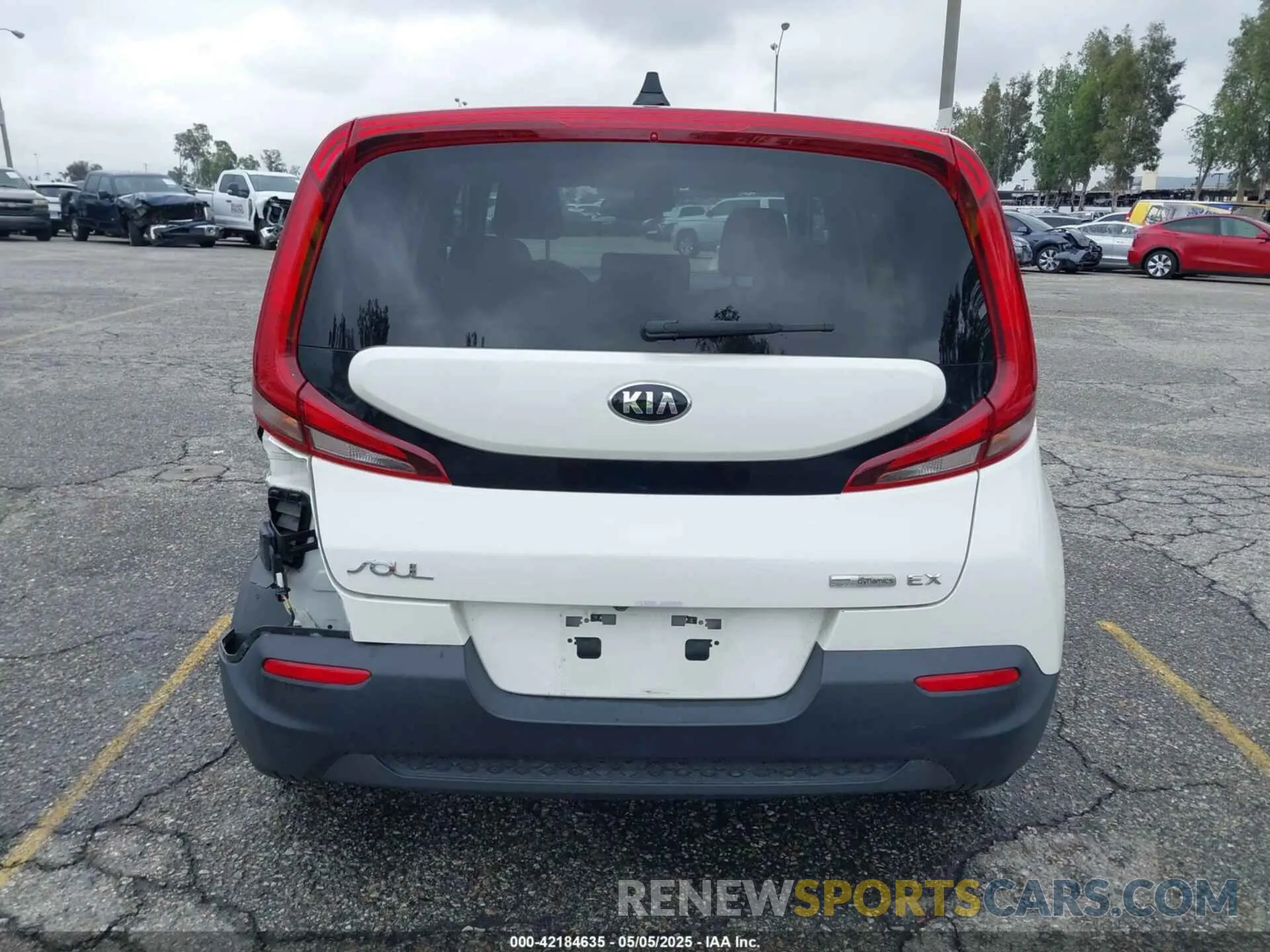 16 fotografías del automóvil dañado KNDJ33AU2L7723407 KIA SOUL 2020