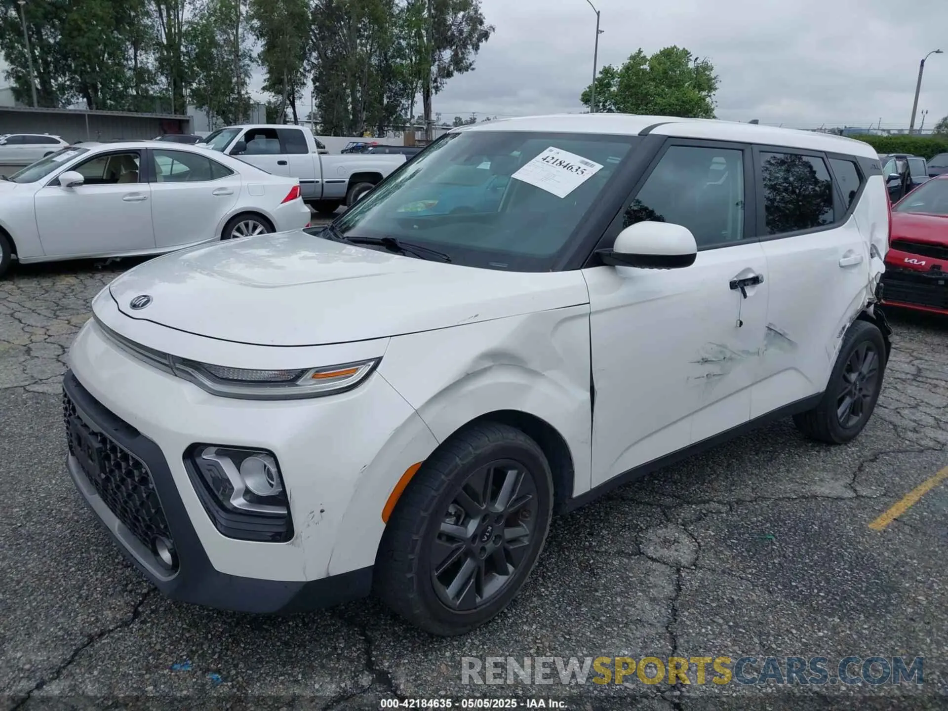 2 fotografías del automóvil dañado KNDJ33AU2L7723407 KIA SOUL 2020