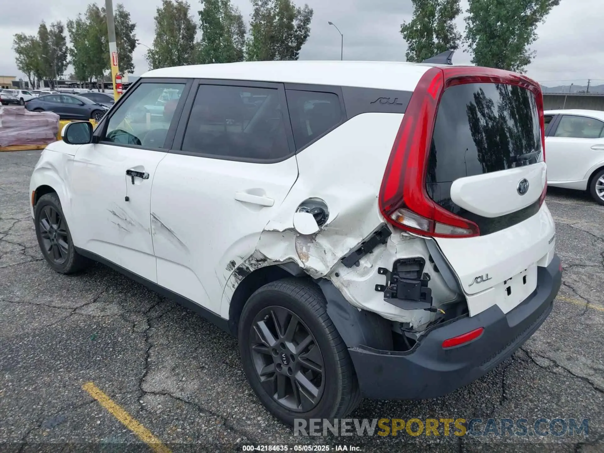 3 fotografías del automóvil dañado KNDJ33AU2L7723407 KIA SOUL 2020